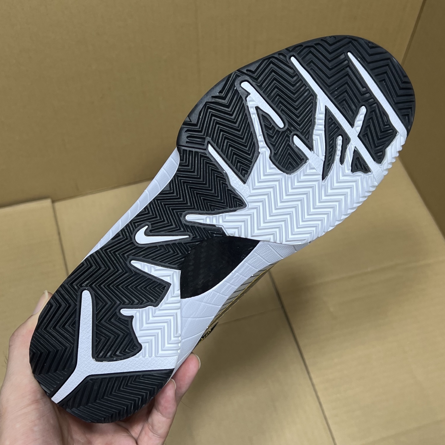 特价福利！科比4系列！AV6339-101尺码40-48.5全码输出！原OG版本，重新上线！科比系列天花