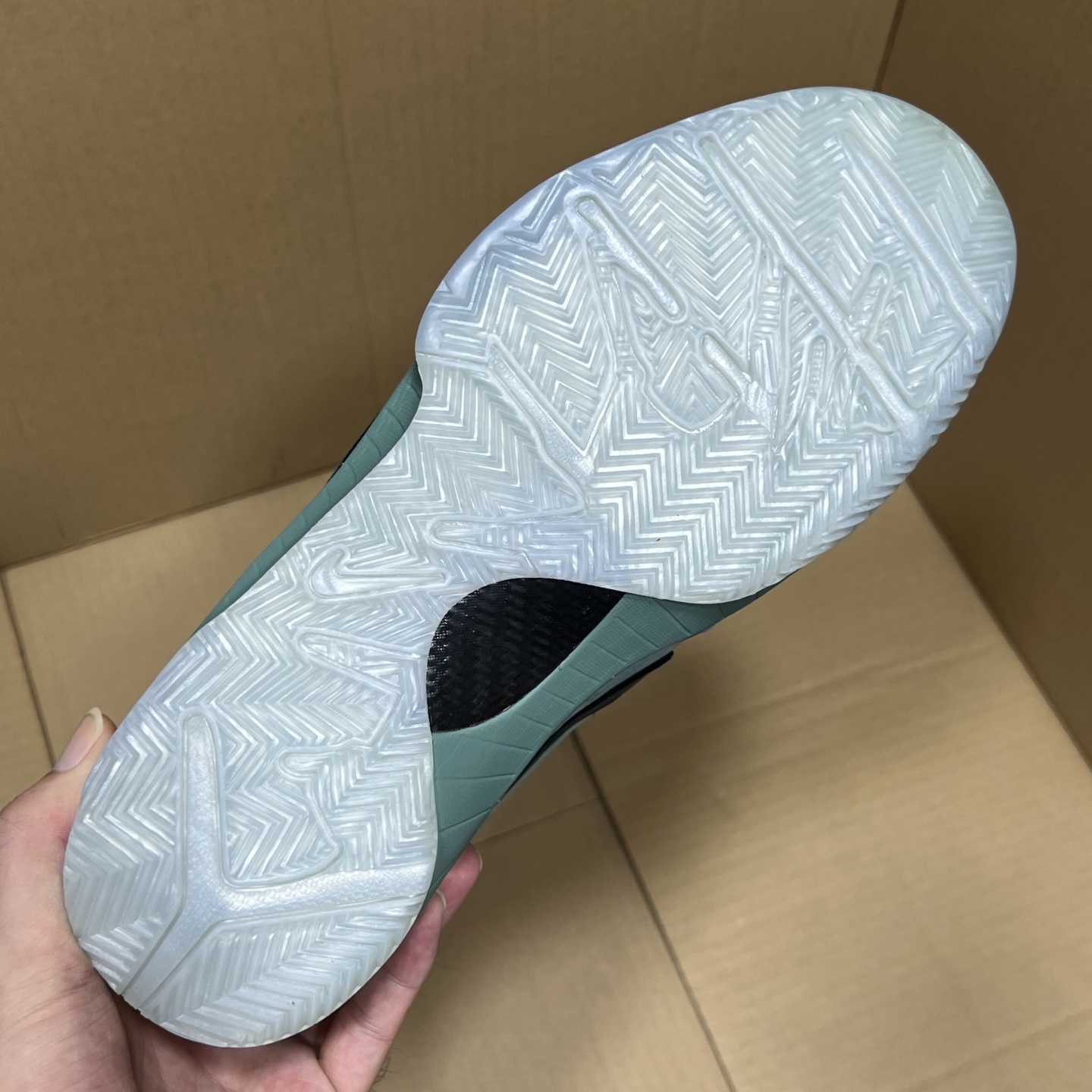 特价福利科比系 fq3545-300尺码40-48.5全码输出！原OG版本，重新上线！科比系列天花板产品