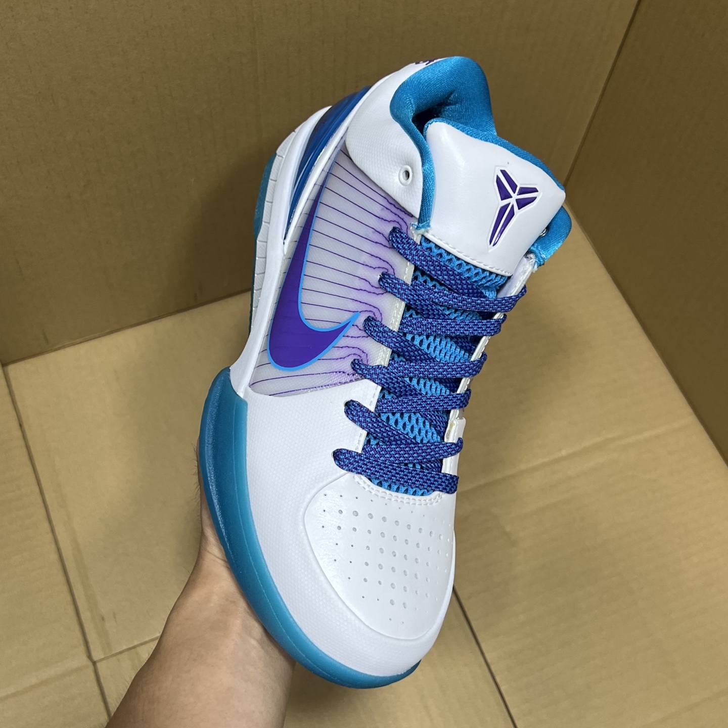 特价福利！科比4系列！av6339-100尺码40-48.5全码输出！原OG版本，重新上线！科比系列天花