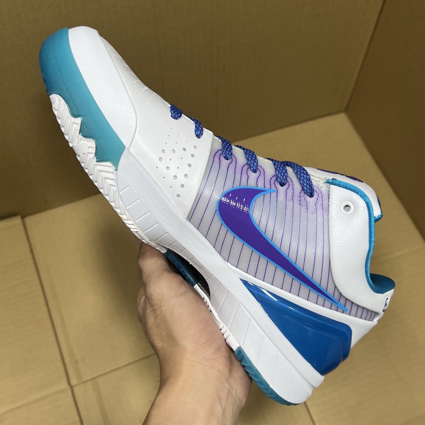 特价福利！科比4系列！av6339-100尺码40-48.5全码输出！原OG版本，重新上线！科比系列天花