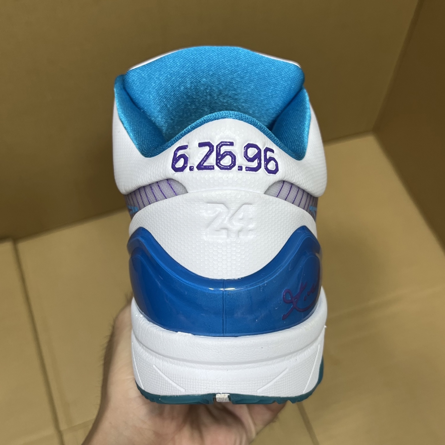 特价福利！科比4系列！av6339-100尺码40-48.5全码输出！原OG版本，重新上线！科比系列天花