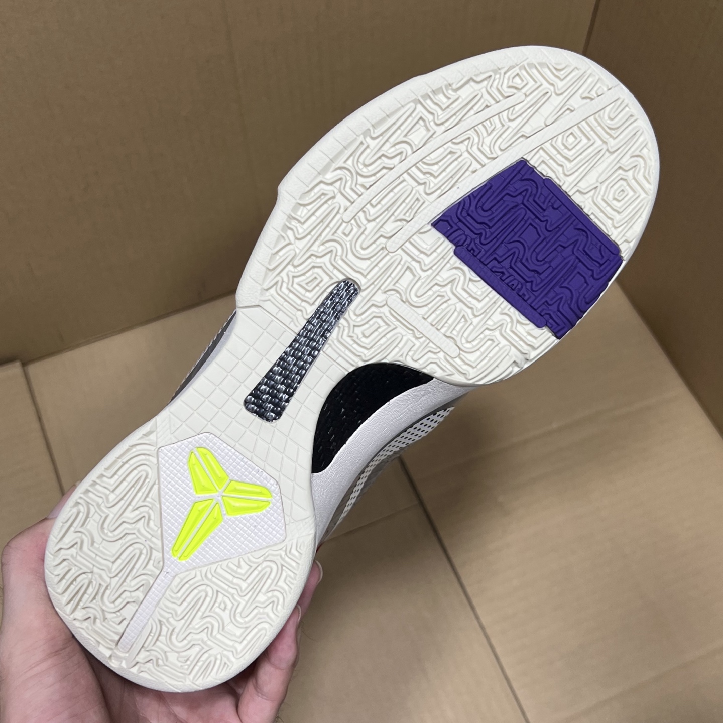 特价福利科比系列特价 cd44991-004尺码40-48.5全码输出！原OG版本，重新上线！科比系列天