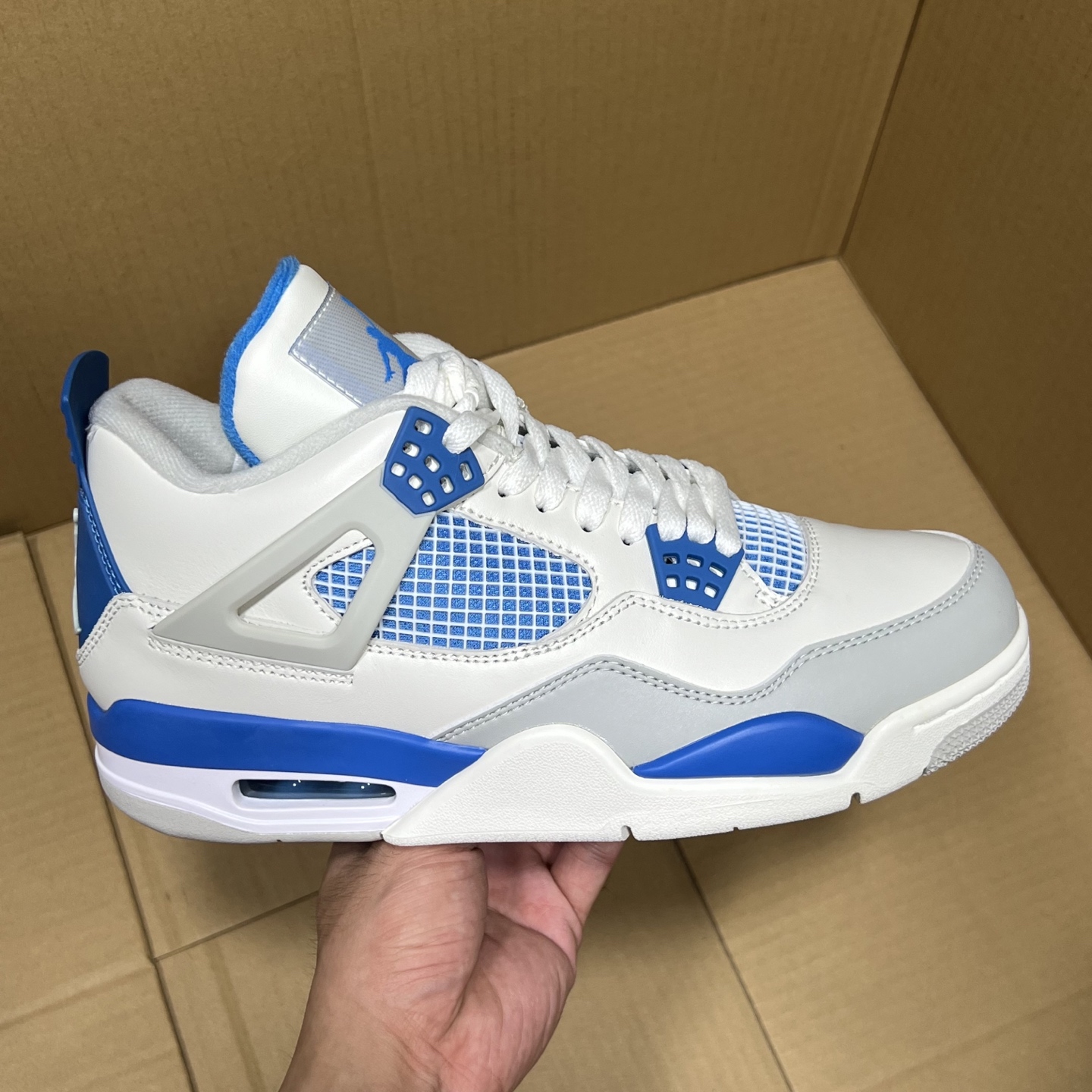 福利价格下调！
GX顶级AJ4系列特价！
尺码40-47.5，全码输出！
市场顶级大厂出品！原来什么价格大家都知道，品质是最顶级的，现在白菜价冲了！
编码AB215836！