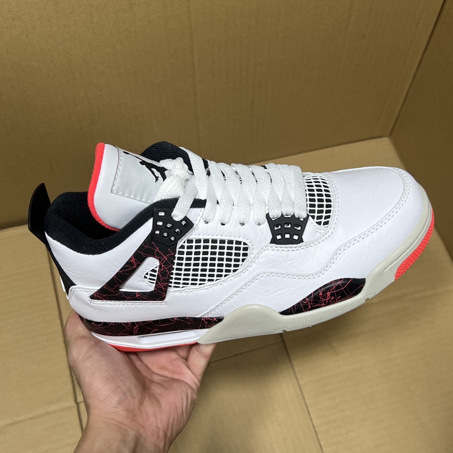 福利价格下调！
GX顶级AJ4系列特价！
尺码40-47.5，全码输出！
市场顶级大厂出品！原来什么价格大家都知道，品质是最顶级的，现在白菜价冲了！
编码AB215836！