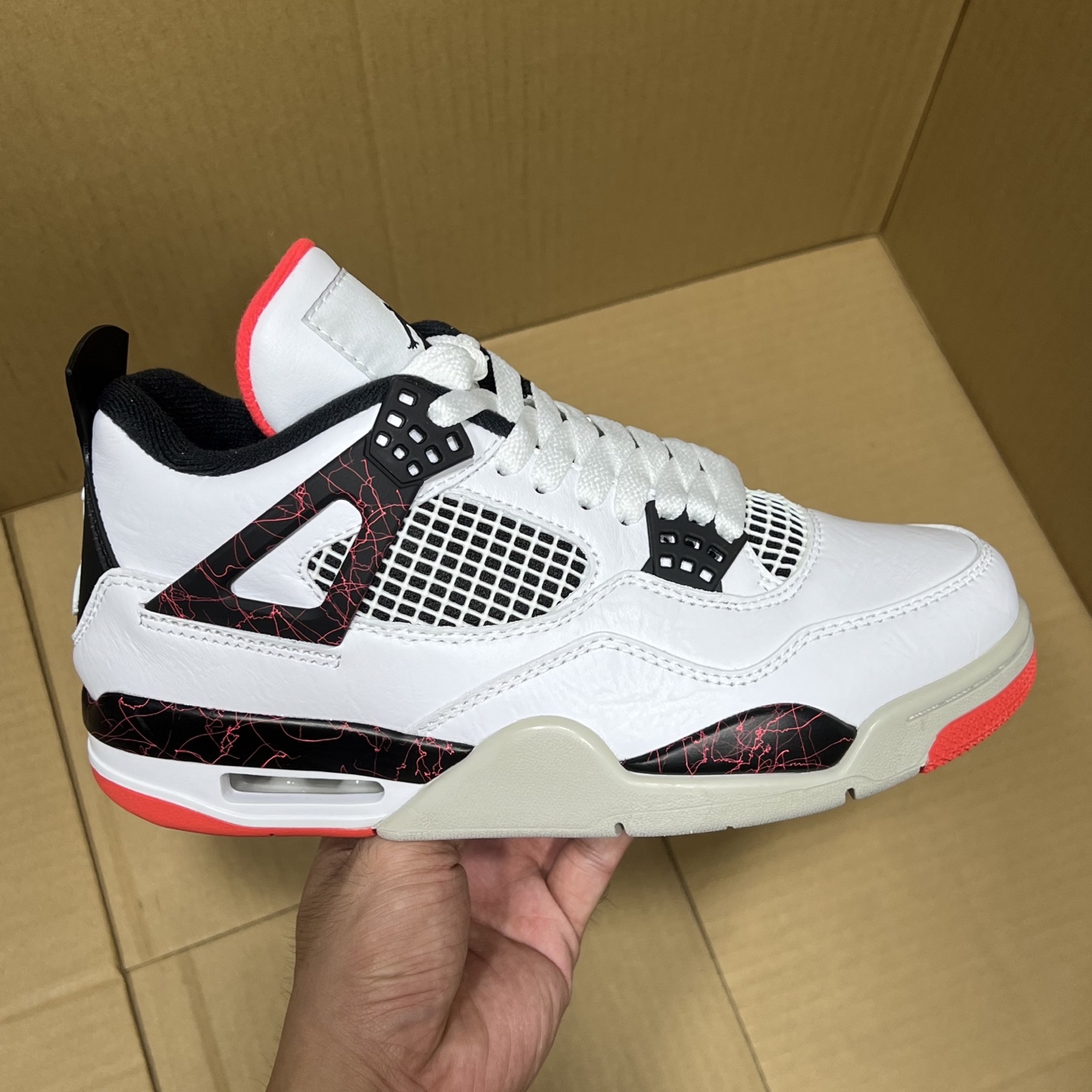 福利价格下调! GX顶级AJ4系列特价! 全码输出! 市场顶级大厂出品!原来什么价格大家都知道,品质是最顶级的,现在白菜价冲了! 编码AB215836!