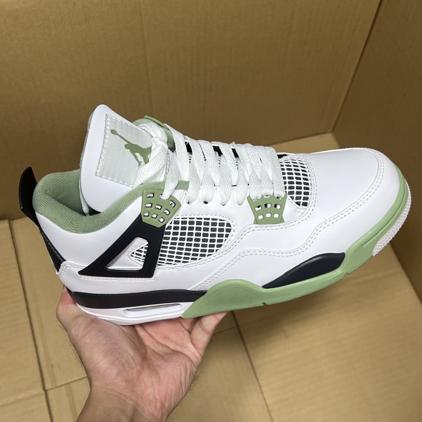 福利价格下调！
GX顶级AJ4系列特价！
尺码40-47.5，全码输出！
市场顶级大厂出品！原来什么价格大家都知道，品质是最顶级的，现在白菜价冲了！
编码AB215836！