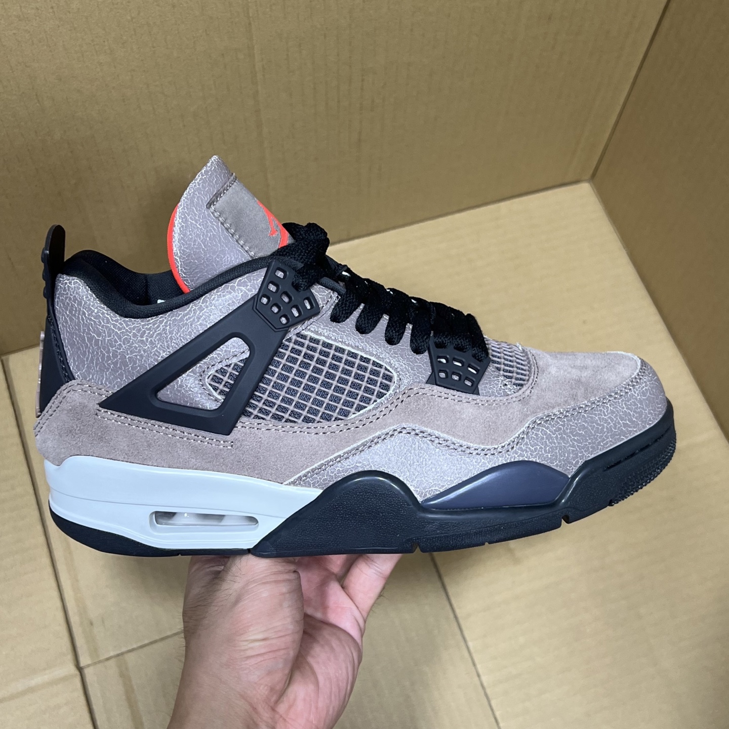 福利价格下调! GX顶级AJ4系列特价! 全码输出! 市场顶级大厂出品!原来什么价格大家都知道,品质是最顶级的,现在白菜价冲了! 编码AB215836!