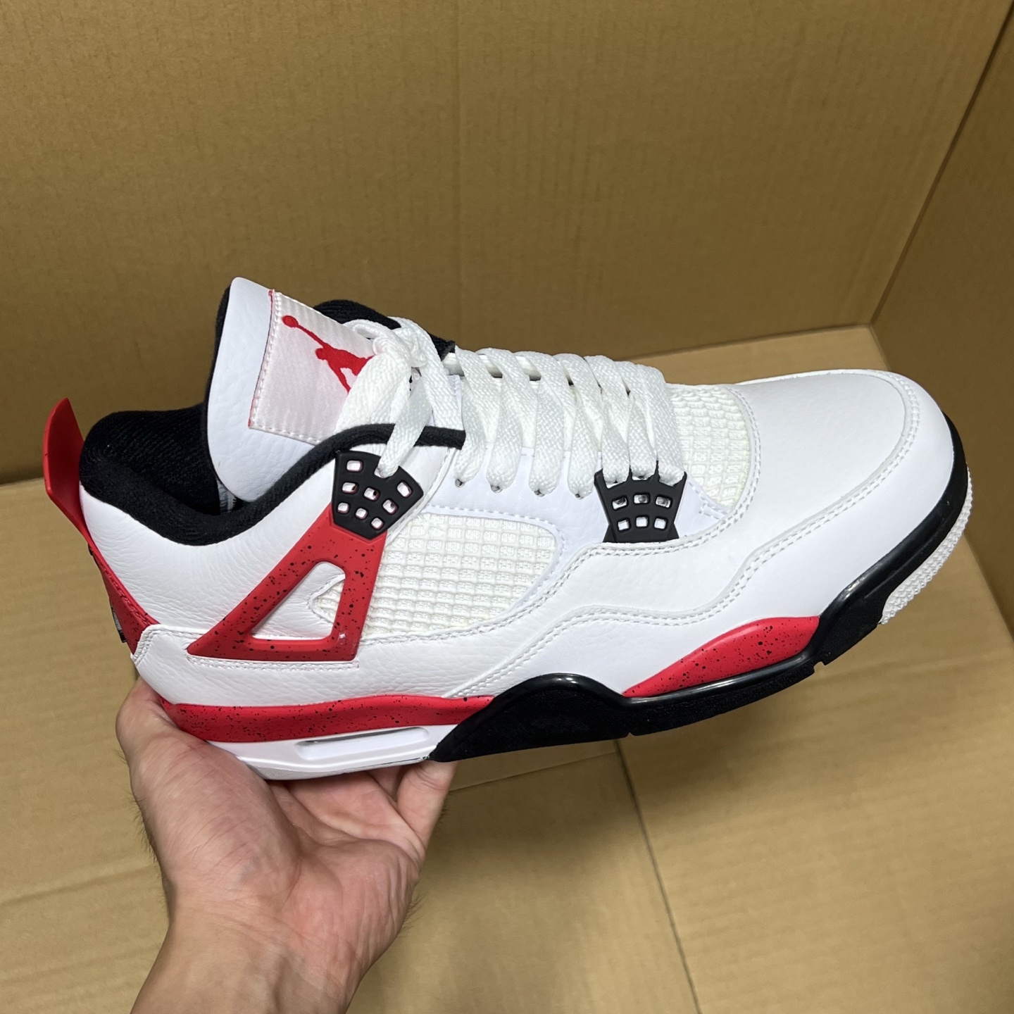 福利价格下调！
GX顶级AJ4系列特价！
尺码40-47.5，全码输出！
市场顶级大厂出品！原来什么价格大家都知道，品质是最顶级的，现在白菜价冲了！
编码AB215836！