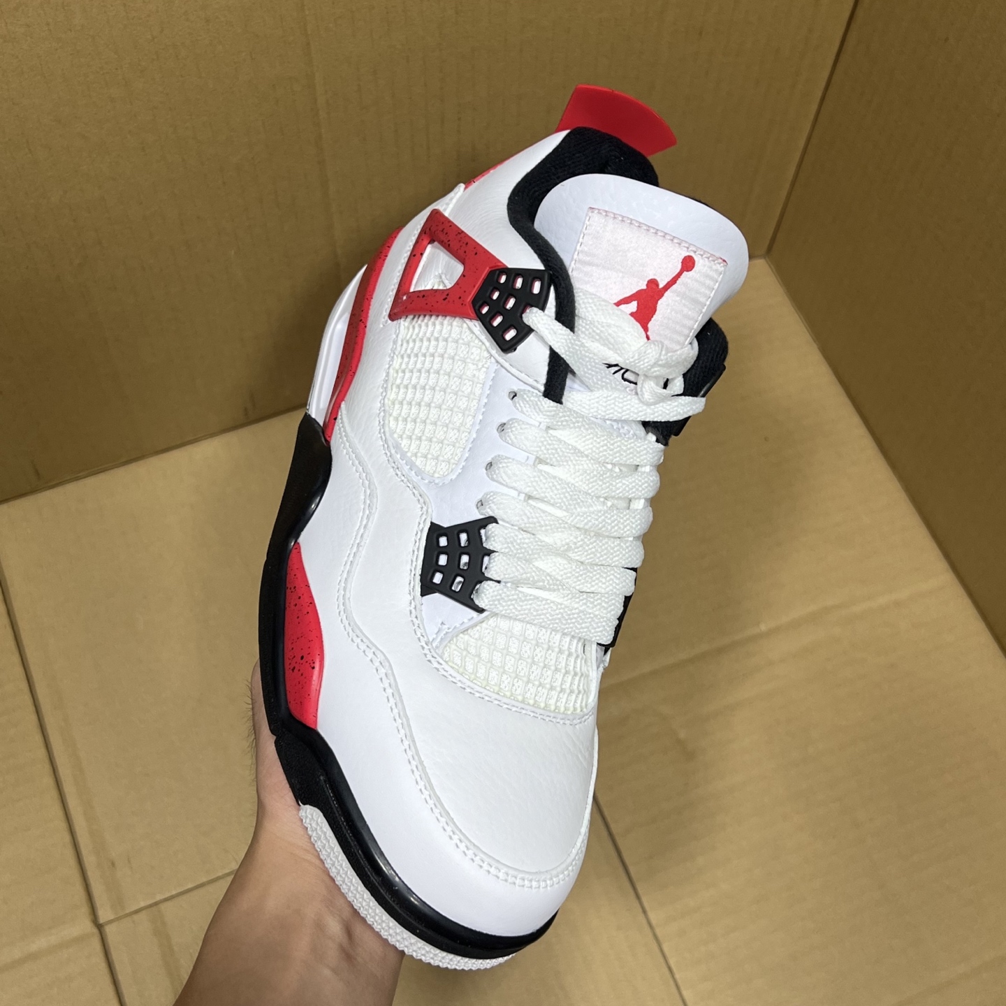 福利价格下调！
GX顶级AJ4系列特价！
尺码40-47.5，全码输出！
市场顶级大厂出品！原来什么价格大家都知道，品质是最顶级的，现在白菜价冲了！
编码AB215836！