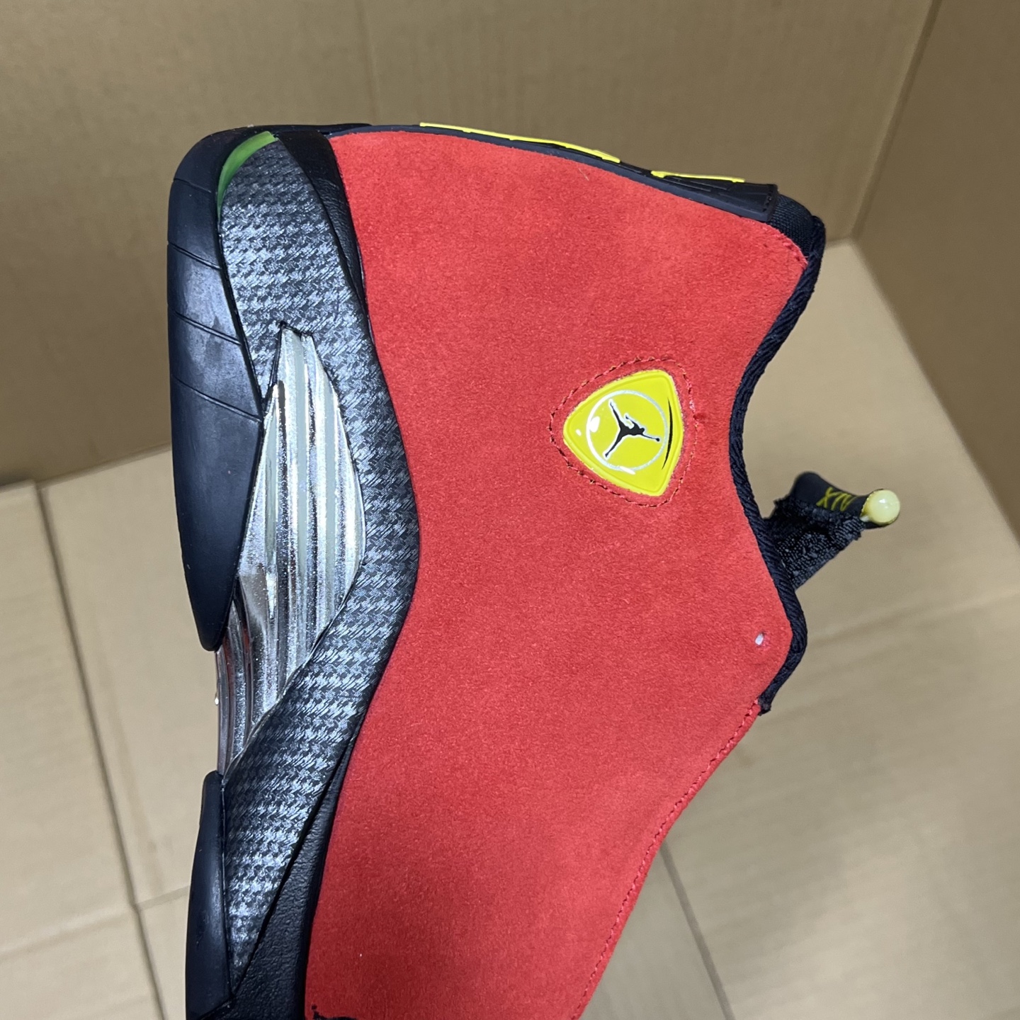 福利价格下调！
GX顶级AJ4系列特价！
尺码40-47.5，全码输出！
市场顶级大厂出品！原来什么价格大家都知道，品质是最顶级的，现在白菜价冲了！
编码AB215836！