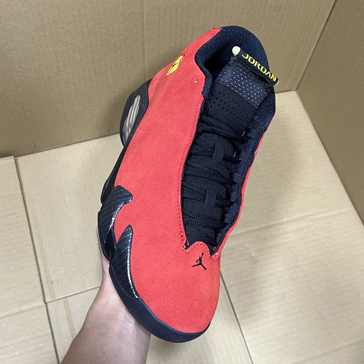 福利价格下调！
GX顶级AJ4系列特价！
尺码40-47.5，全码输出！
市场顶级大厂出品！原来什么价格大家都知道，品质是最顶级的，现在白菜价冲了！
编码AB215836！