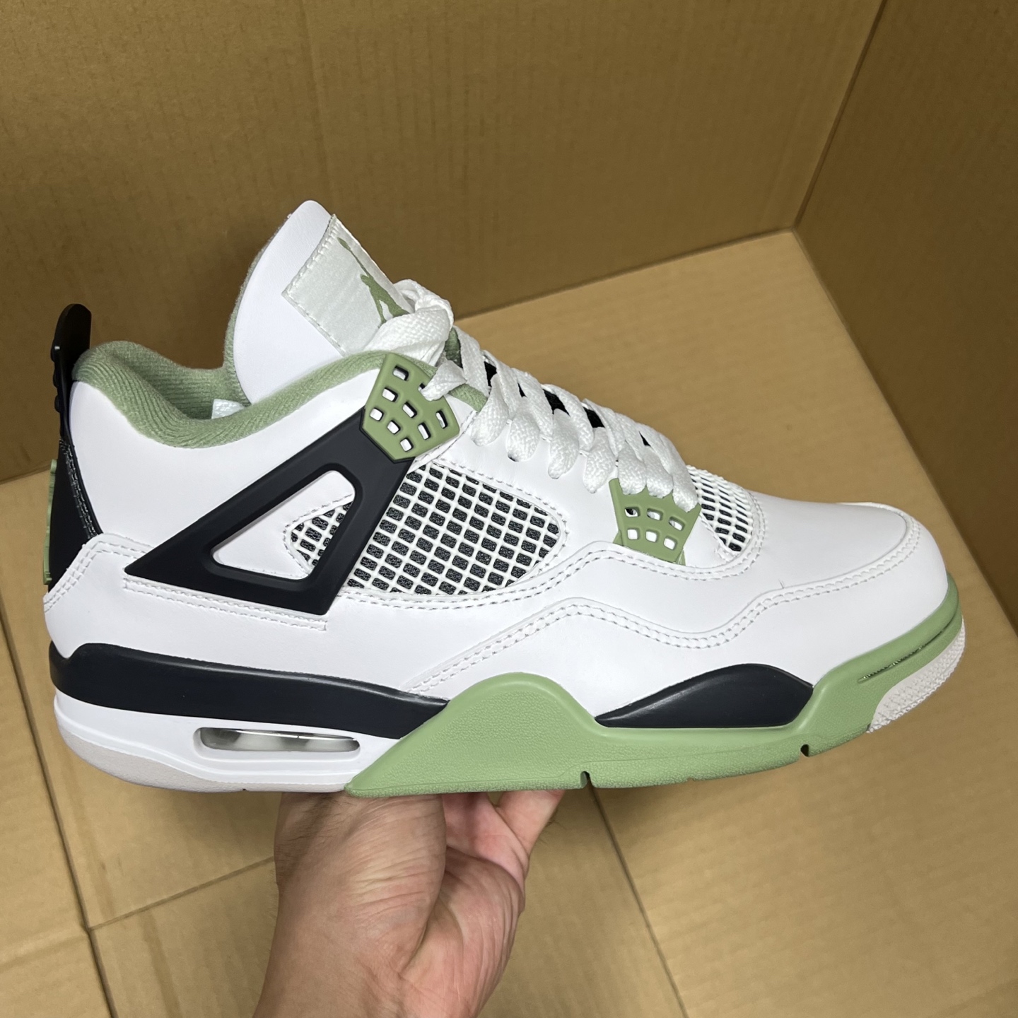 福利价格下调！
GX顶级AJ4系列特价！
尺码40-47.5，全码输出！
市场顶级大厂出品！原来什么价格大家都知道，品质是最顶级的，现在白菜价冲了！
编码AB215836！