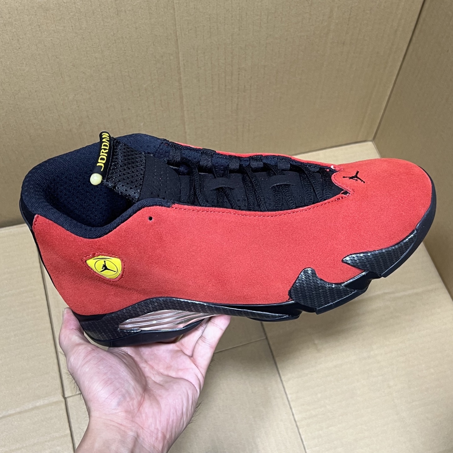 福利价格下调！
GX顶级AJ4系列特价！
尺码40-47.5，全码输出！
市场顶级大厂出品！原来什么价格大家都知道，品质是最顶级的，现在白菜价冲了！
编码AB215836！