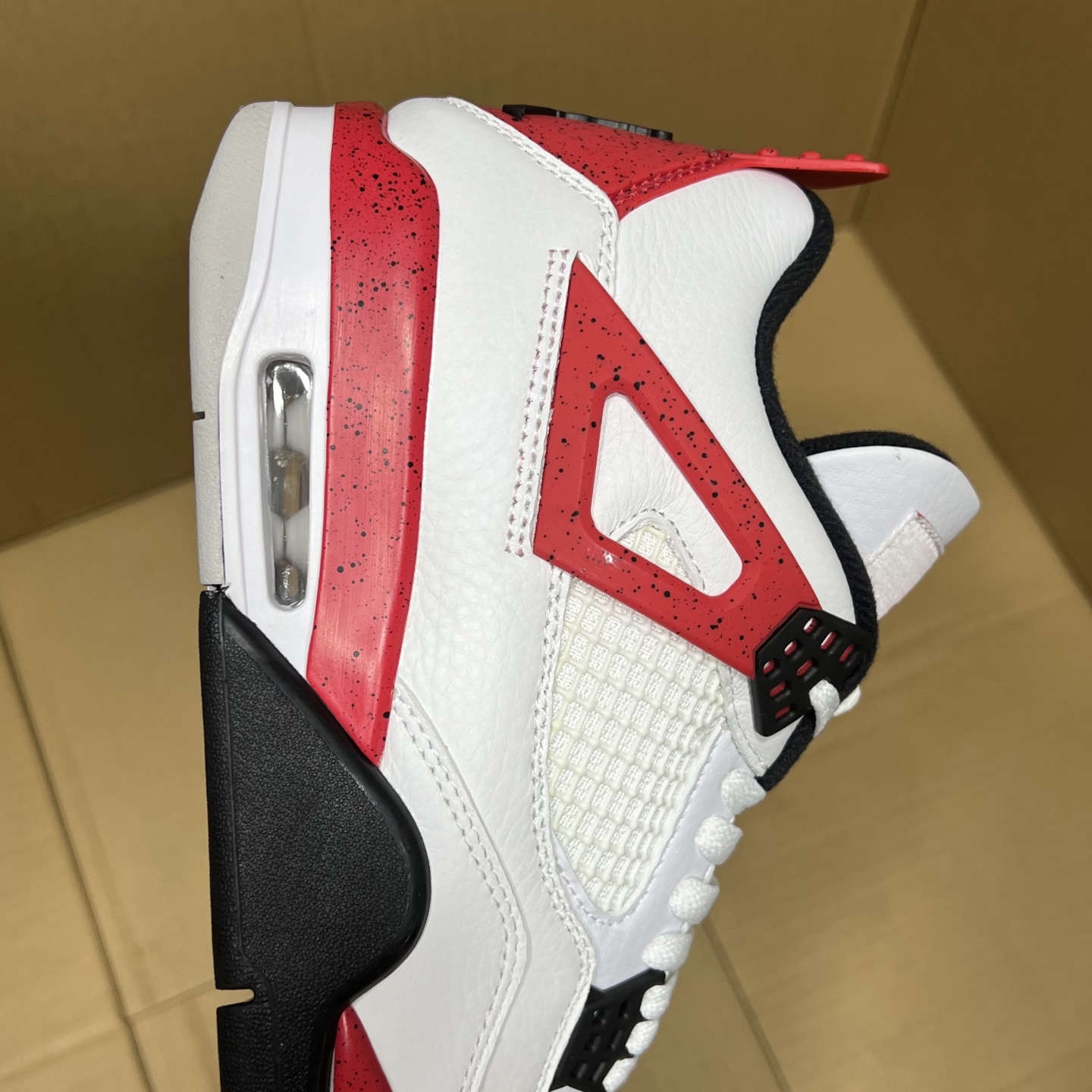 福利价格下调！
GX顶级AJ4系列特价！
尺码40-47.5，全码输出！
市场顶级大厂出品！原来什么价格大家都知道，品质是最顶级的，现在白菜价冲了！
编码AB215836！