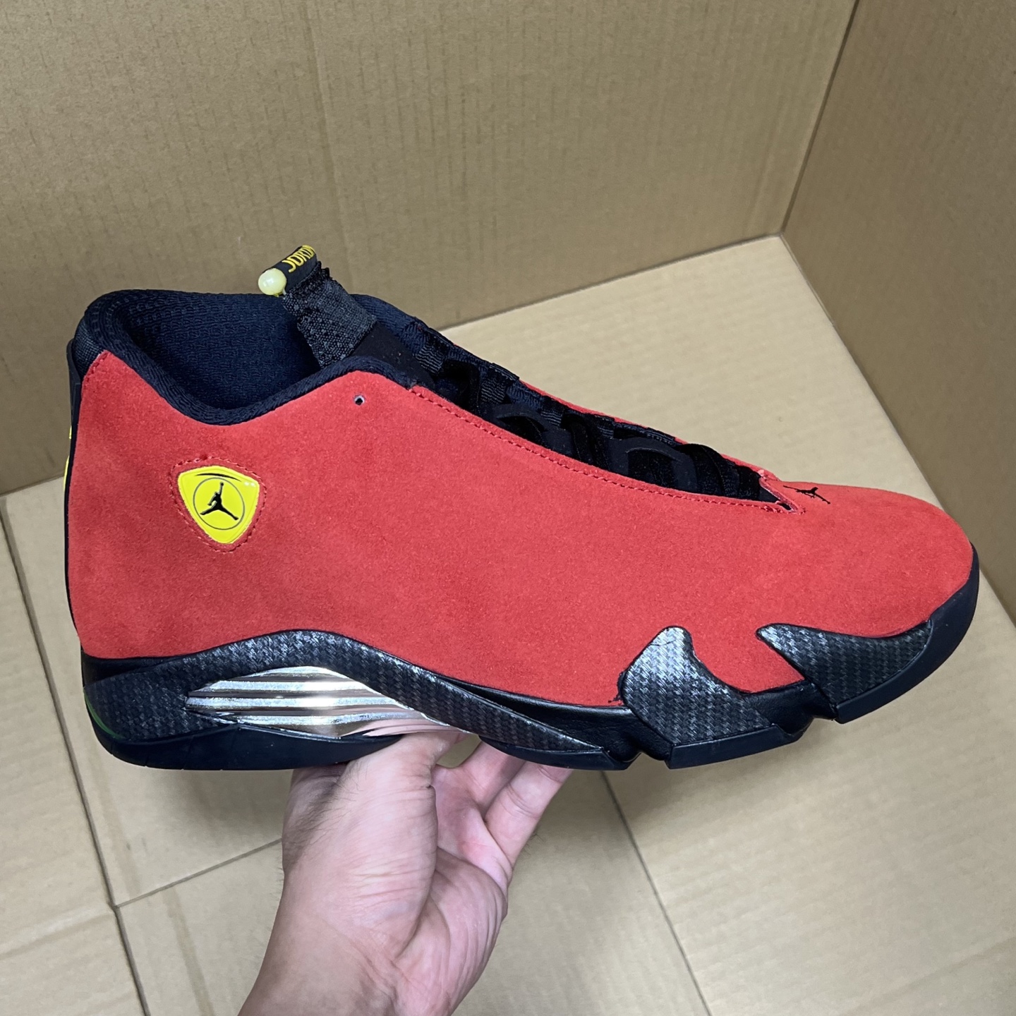 福利价格下调！
GX顶级AJ4系列特价！
尺码40-47.5，全码输出！
市场顶级大厂出品！原来什么价格大家都知道，品质是最顶级的，现在白菜价冲了！
编码AB215836！