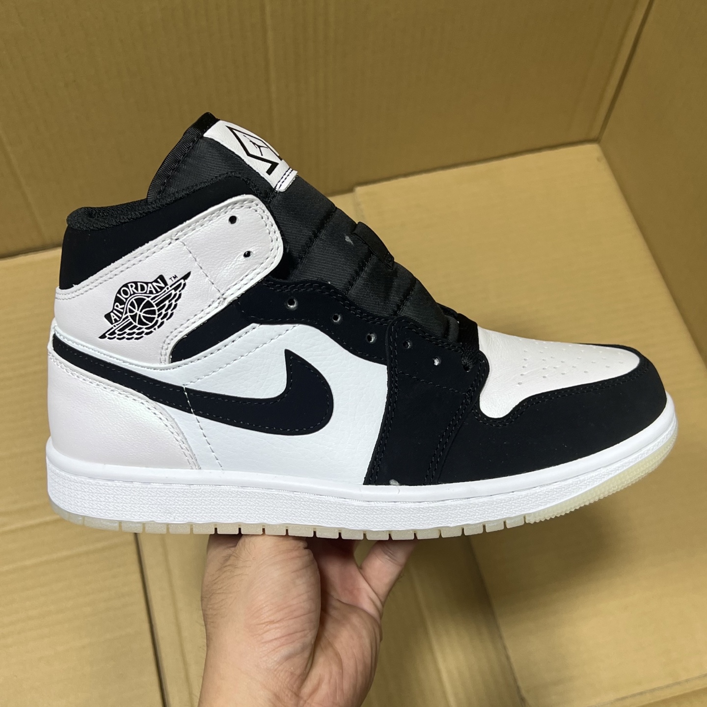 DT过验版 福利特价✈️ 开始开仓接单‼️DT过验版AJ1Mid中帮市售最强中帮 天花板品质！市面唯一正