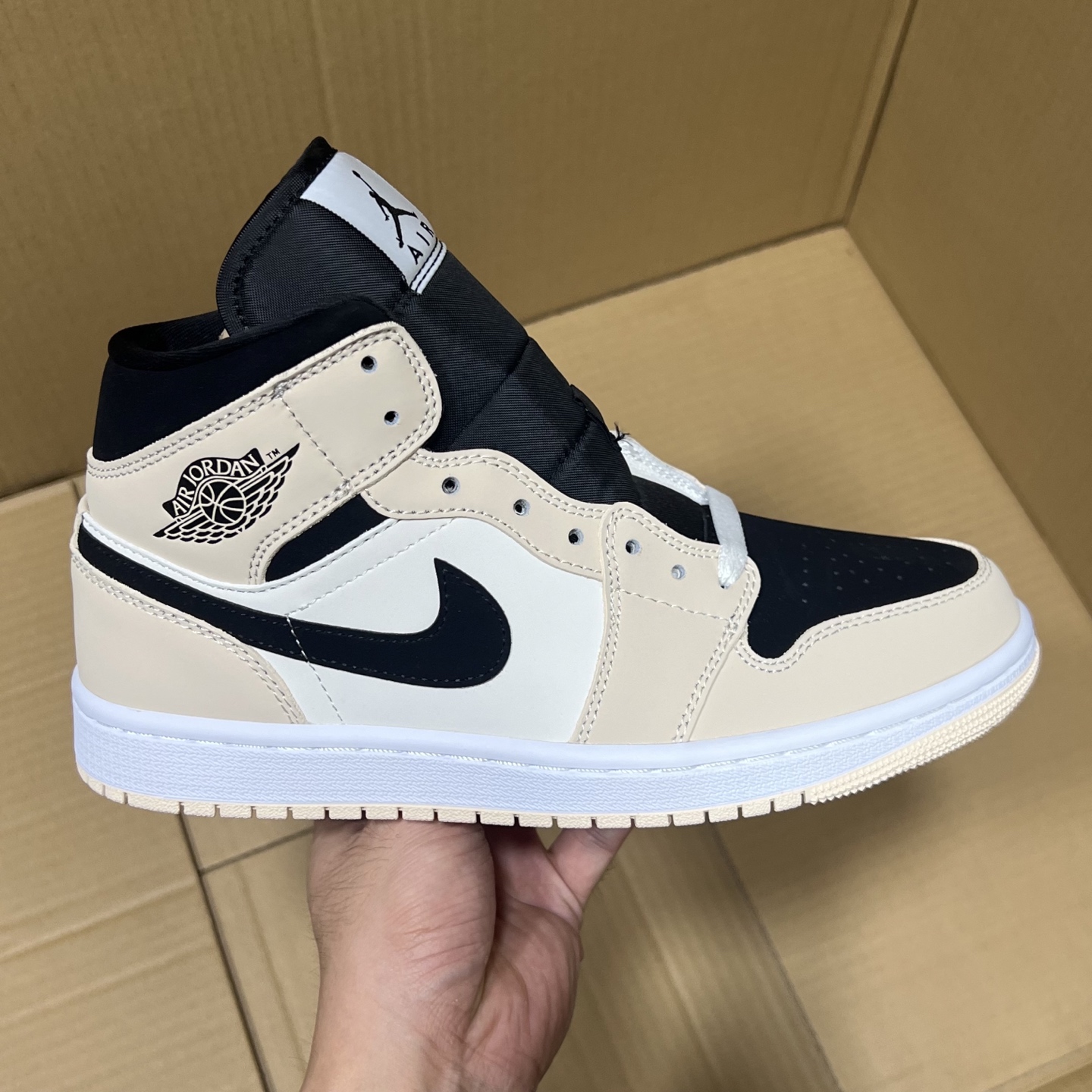 DT过验版 福利特价✈️ 开始开仓接单‼️DT过验版AJ1Mid中帮市售最强中帮 天花板品质！市面唯一正