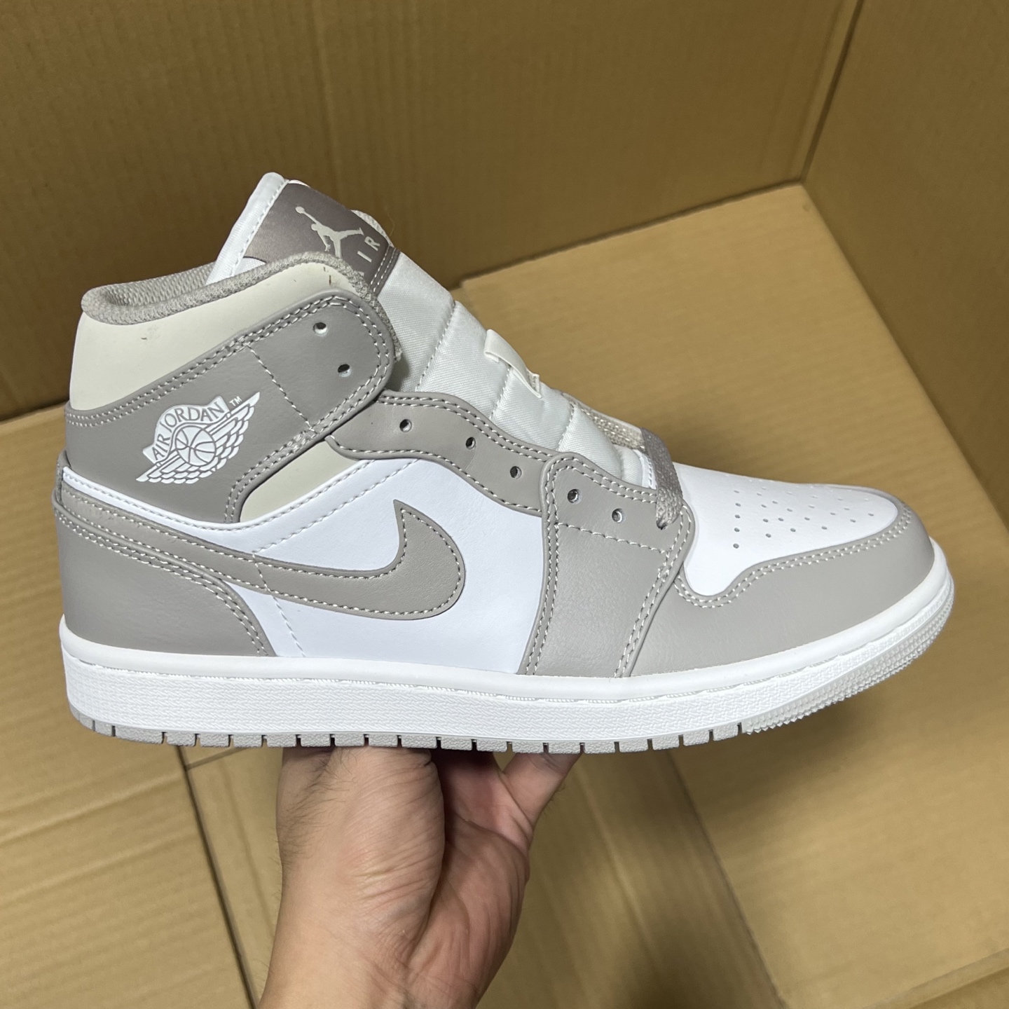 DT过验版 福利特价✈️ 开始开仓接单‼️DT过验版AJ1Mid中帮市售最强中帮 天花板品质！市面唯一正