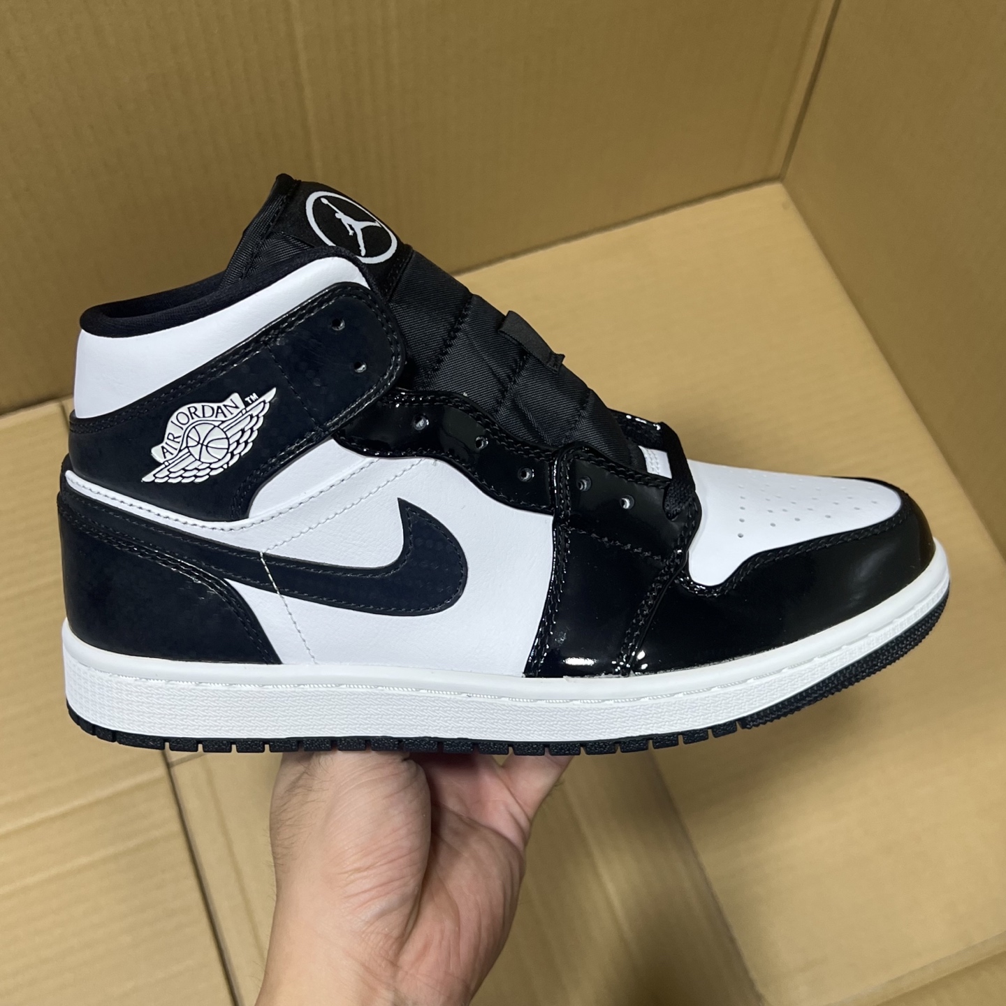 DT过验版 福利特价✈️ 开始开仓接单‼️DT过验版AJ1Mid中帮市售最强中帮 天花板品质！市面唯一正