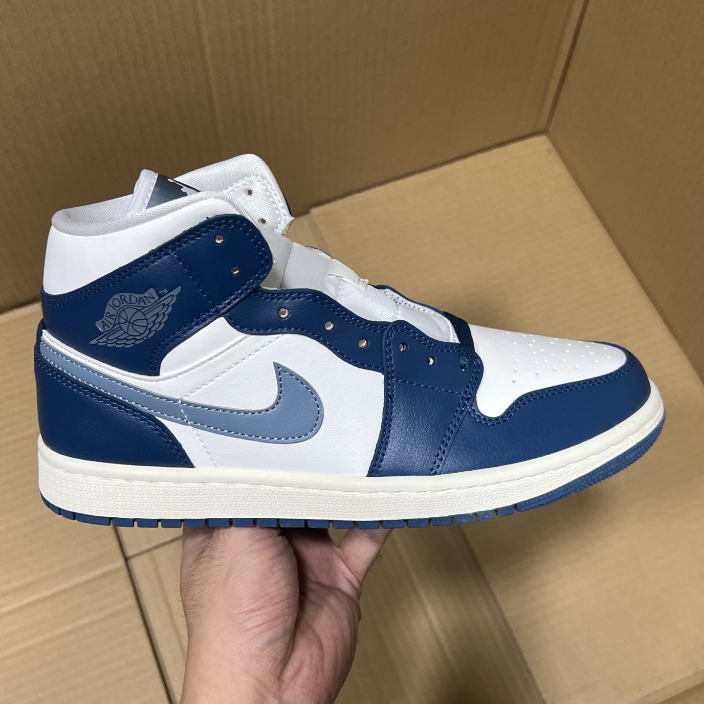 DT过验版 福利特价✈️ 开始开仓接单‼️DT过验版AJ1Mid中帮市售最强中帮 天花板品质！市面唯一正