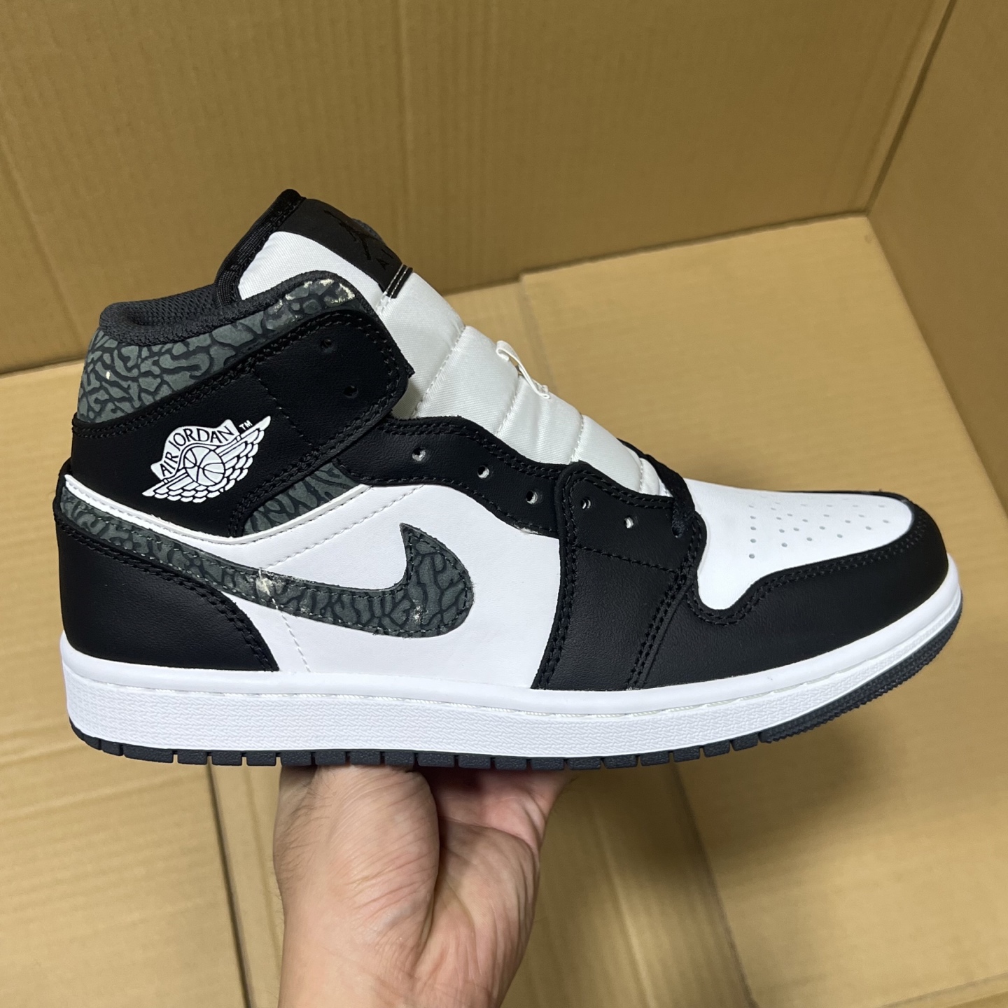 DT过验版 福利特价✈️ 开始开仓接单‼️DT过验版AJ1Mid中帮市售最强中帮 天花板品质！市面唯一正