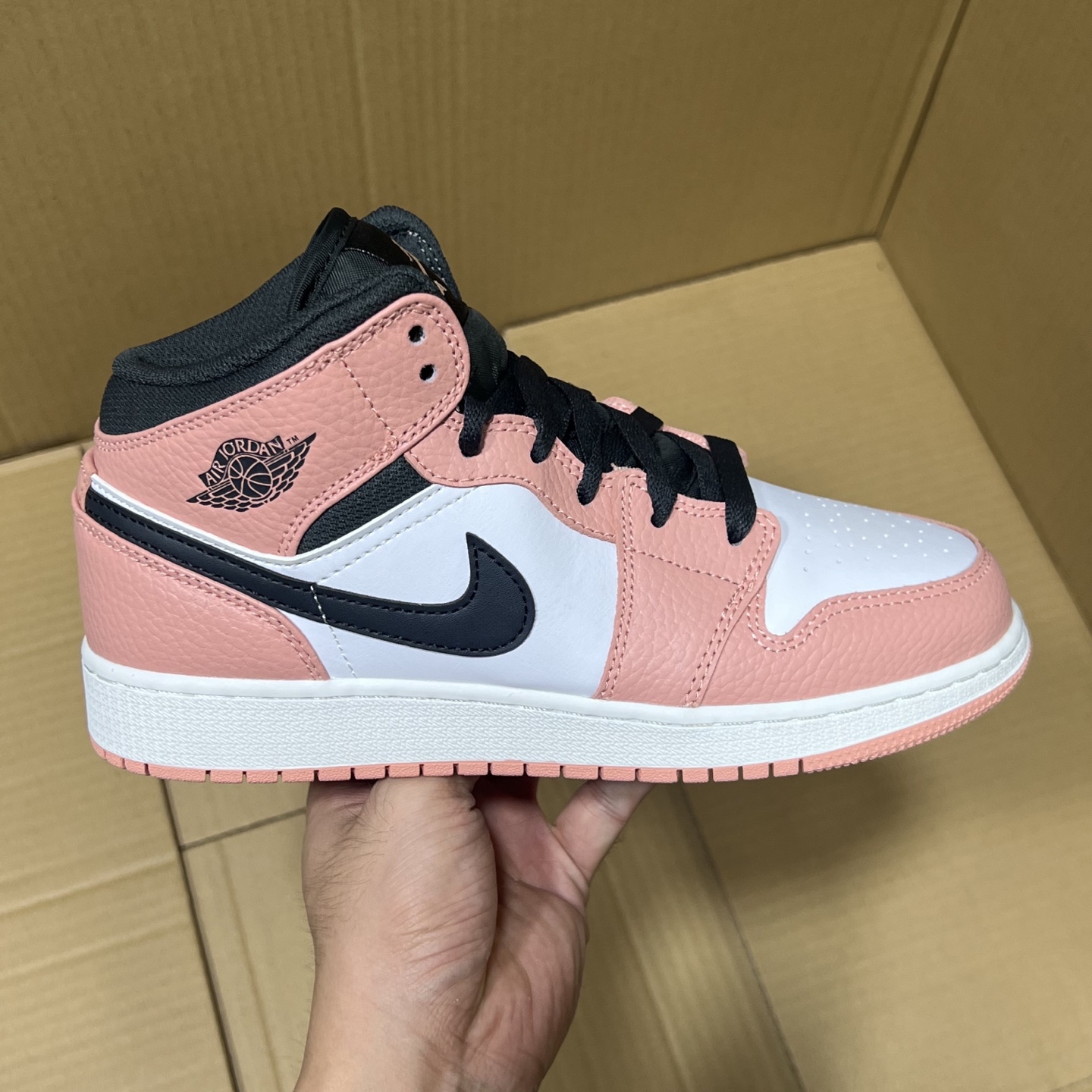 DT过验版 福利特价✈️ 开始开仓接单‼️DT过验版AJ1Mid中帮市售最强中帮 天花板品质！市面唯一正