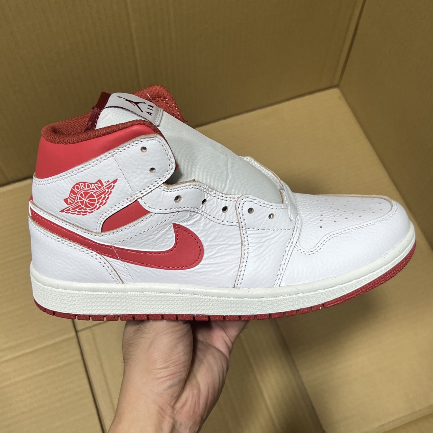 DT过验版 福利特价✈️ 开始开仓接单‼️DT过验版AJ1Mid中帮市售最强中帮 天花板品质！市面唯一正