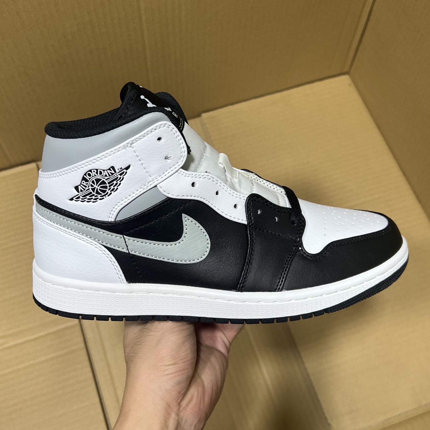 DT过验版 福利特价✈️ 开始开仓接单‼️DT过验版AJ1Mid中帮市售最强中帮 天花板品质！市面唯一正