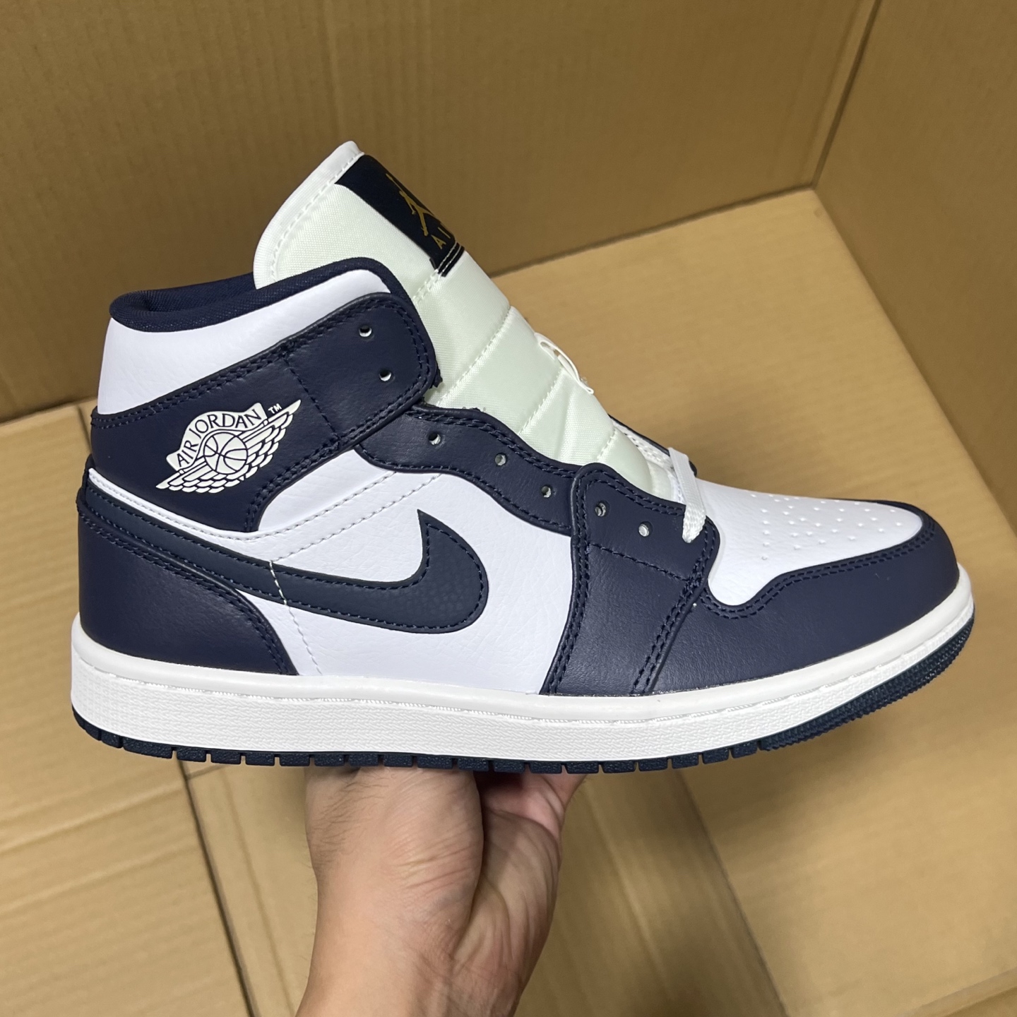 DT过验版 福利特价✈️ 开始开仓接单‼️DT过验版AJ1Mid中帮市售最强中帮 天花板品质！市面唯一正