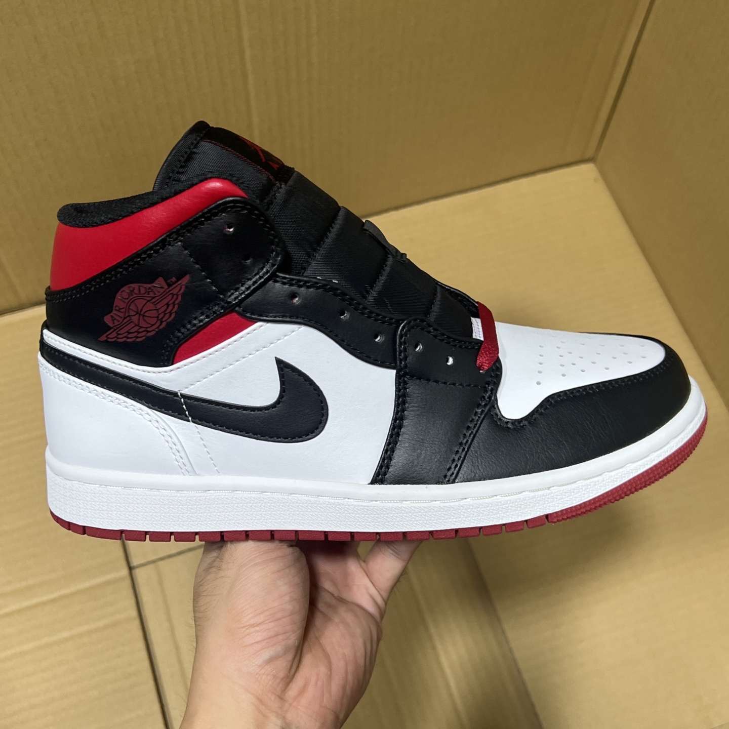 DT过验版 福利特价✈️ 开始开仓接单‼️DT过验版AJ1Mid中帮市售最强中帮 天花板品质！市面唯一正