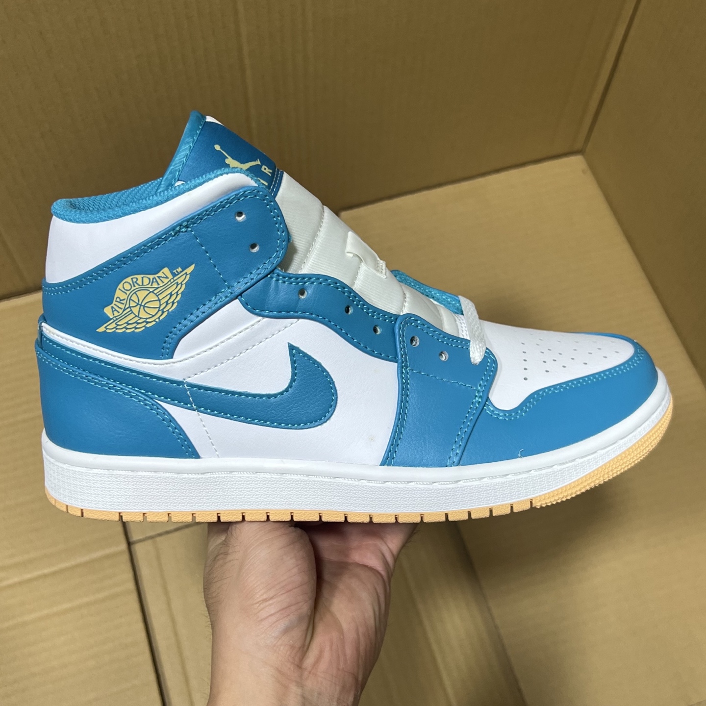 DT过验版 福利特价✈️ 开始开仓接单‼️DT过验版AJ1Mid中帮市售最强中帮 天花板品质！市面唯一正