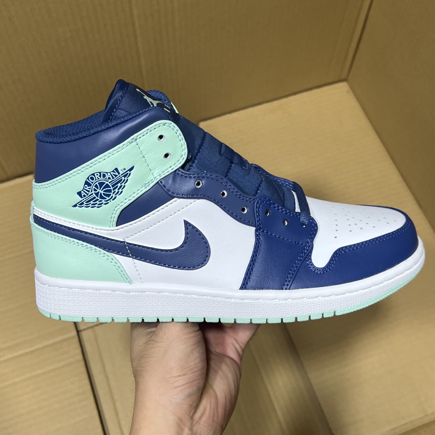 DT过验版 福利特价✈️ 开始开仓接单‼️DT过验版AJ1Mid中帮市售最强中帮 天花板品质！市面唯一正