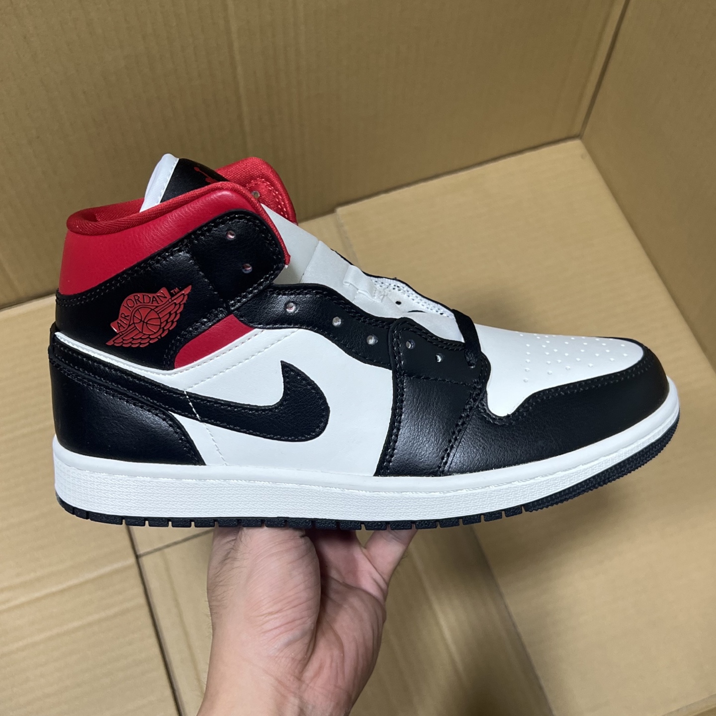 DT过验版 福利特价✈️ 开始开仓接单‼️DT过验版AJ1Mid中帮市售最强中帮 天花板品质！市面唯一正