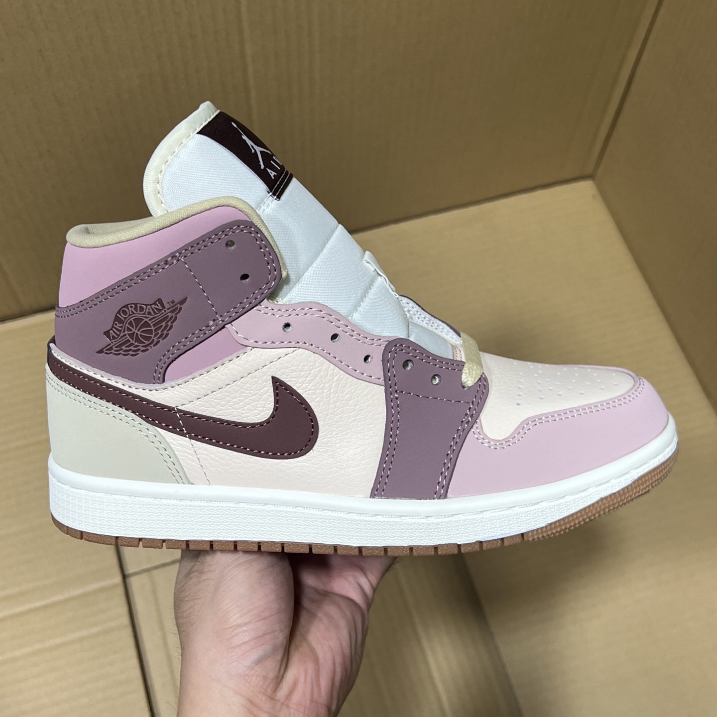 DT过验版 福利特价✈️ 开始开仓接单‼️DT过验版AJ1Mid中帮市售最强中帮 天花板品质！市面唯一正