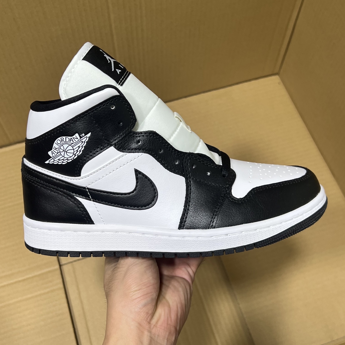 DT过验版 福利特价✈️ 开始开仓接单‼️DT过验版AJ1Mid中帮市售最强中帮 天花板品质！市面唯一正