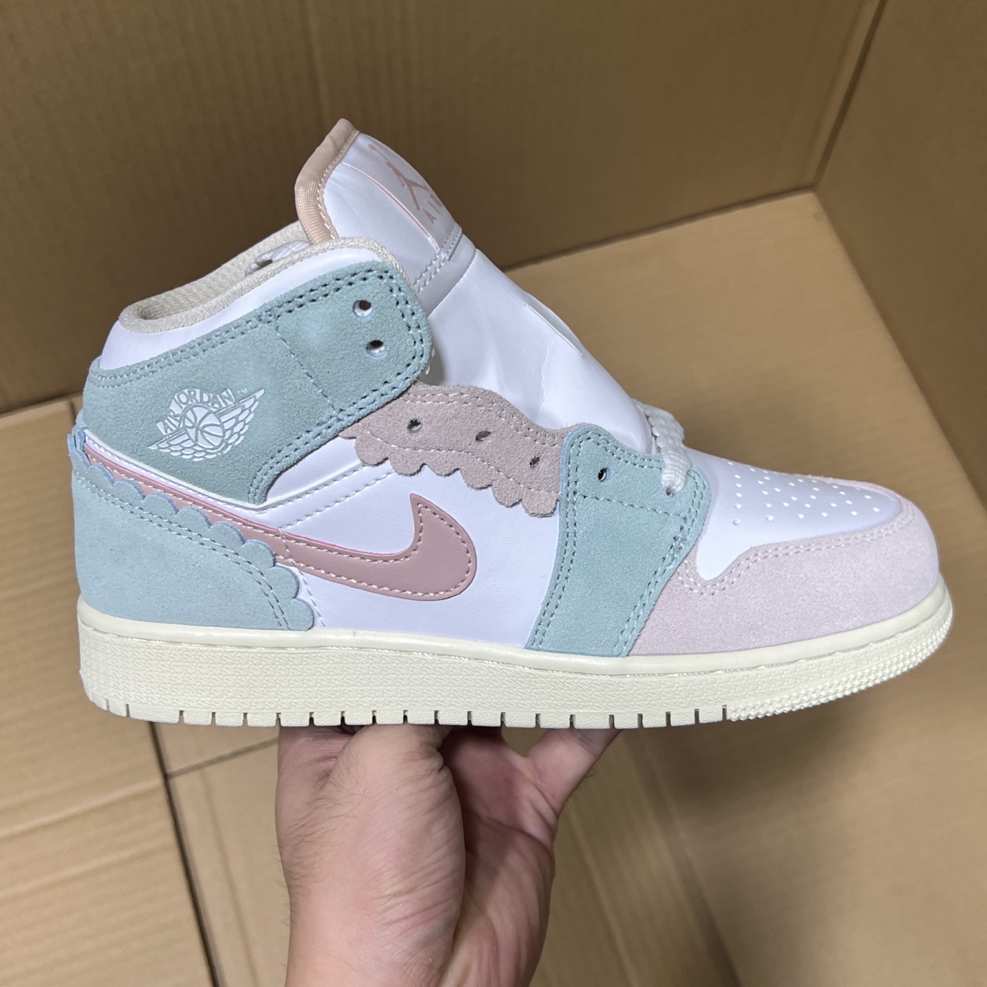 DT过验版 福利特价✈️ 开始开仓接单‼️DT过验版AJ1Mid中帮市售最强中帮 天花板品质！市面唯一正