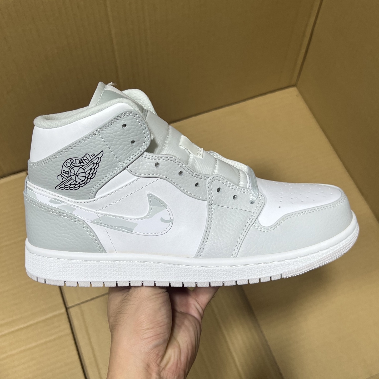 DT过验版 福利特价✈️ 开始开仓接单‼️DT过验版AJ1Mid中帮市售最强中帮 天花板品质！市面唯一正