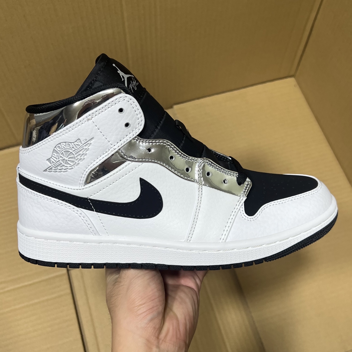 DT过验版 福利特价✈️ 开始开仓接单‼️DT过验版AJ1Mid中帮市售最强中帮 天花板品质！市面唯一正