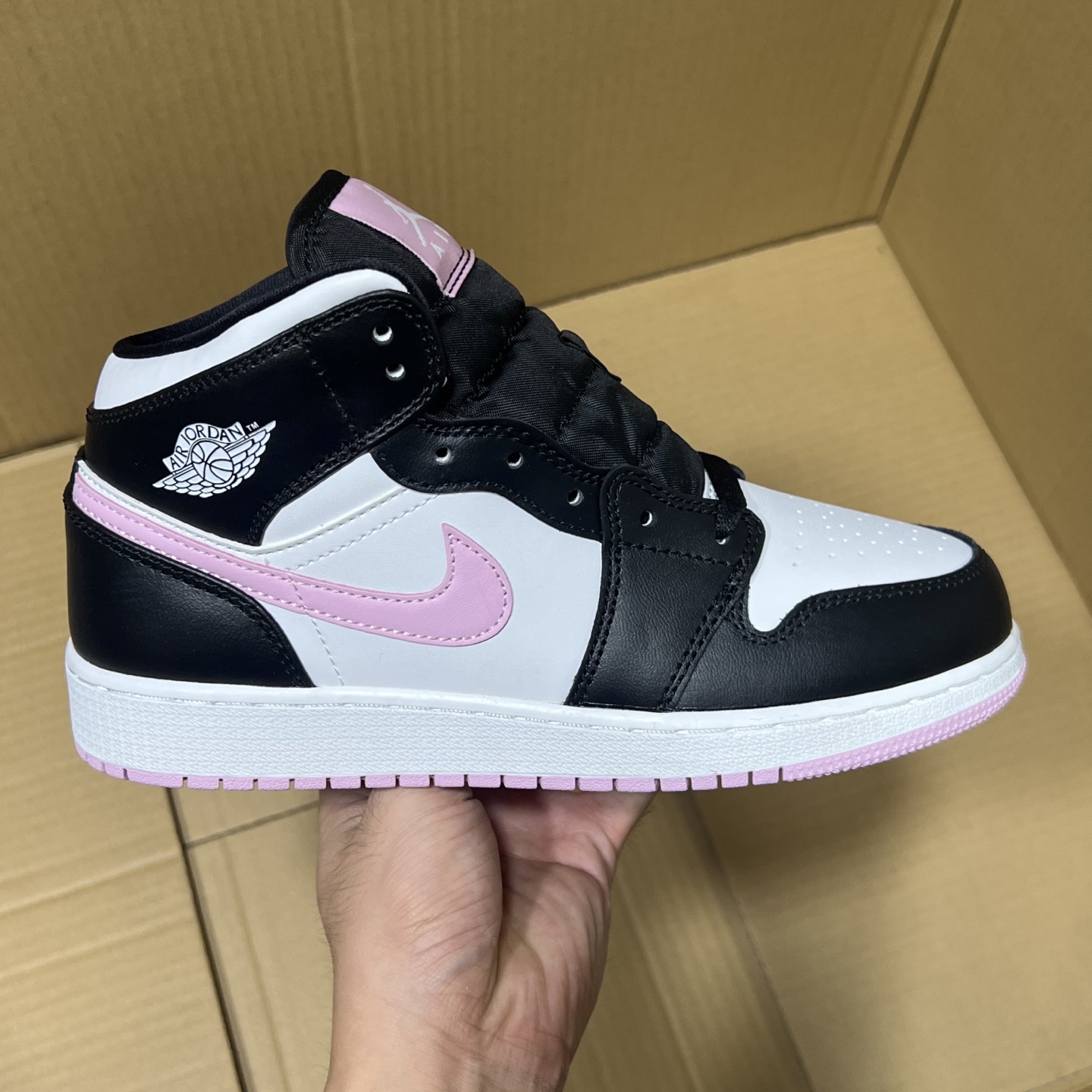 DT过验版 福利特价✈️ 开始开仓接单‼️DT过验版AJ1Mid中帮市售最强中帮 天花板品质！市面唯一正