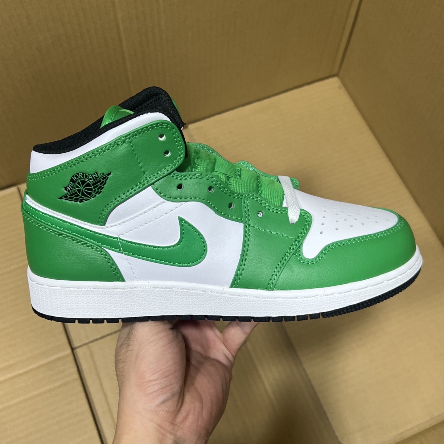 DT过验版 福利特价✈️ 开始开仓接单‼️DT过验版AJ1Mid中帮市售最强中帮 天花板品质！市面唯一正