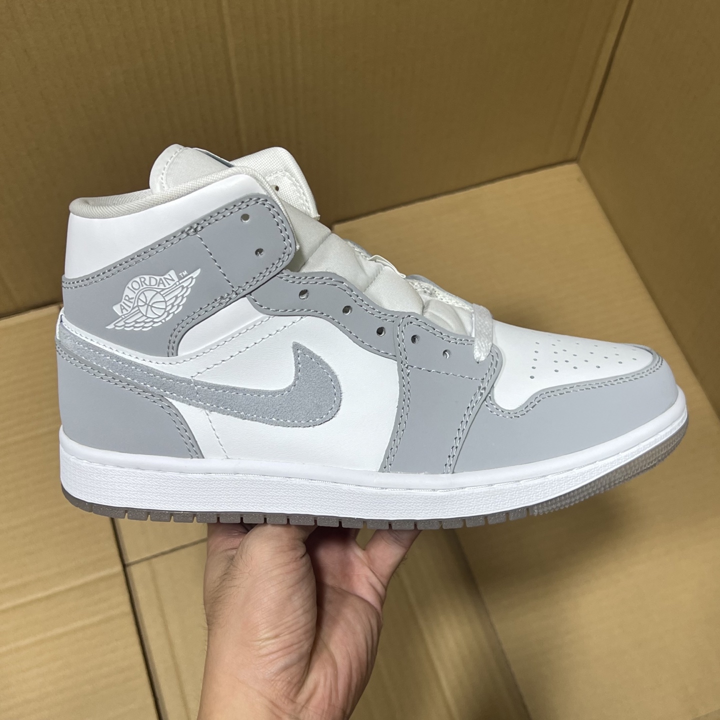 DT过验版 福利特价✈️ 开始开仓接单‼️DT过验版AJ1Mid中帮市售最强中帮 天花板品质！市面唯一正