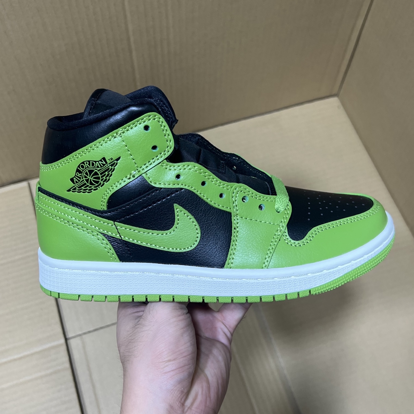 DT过验版 福利特价✈️ 开始开仓接单‼️DT过验版AJ1Mid中帮市售最强中帮 天花板品质！市面唯一正