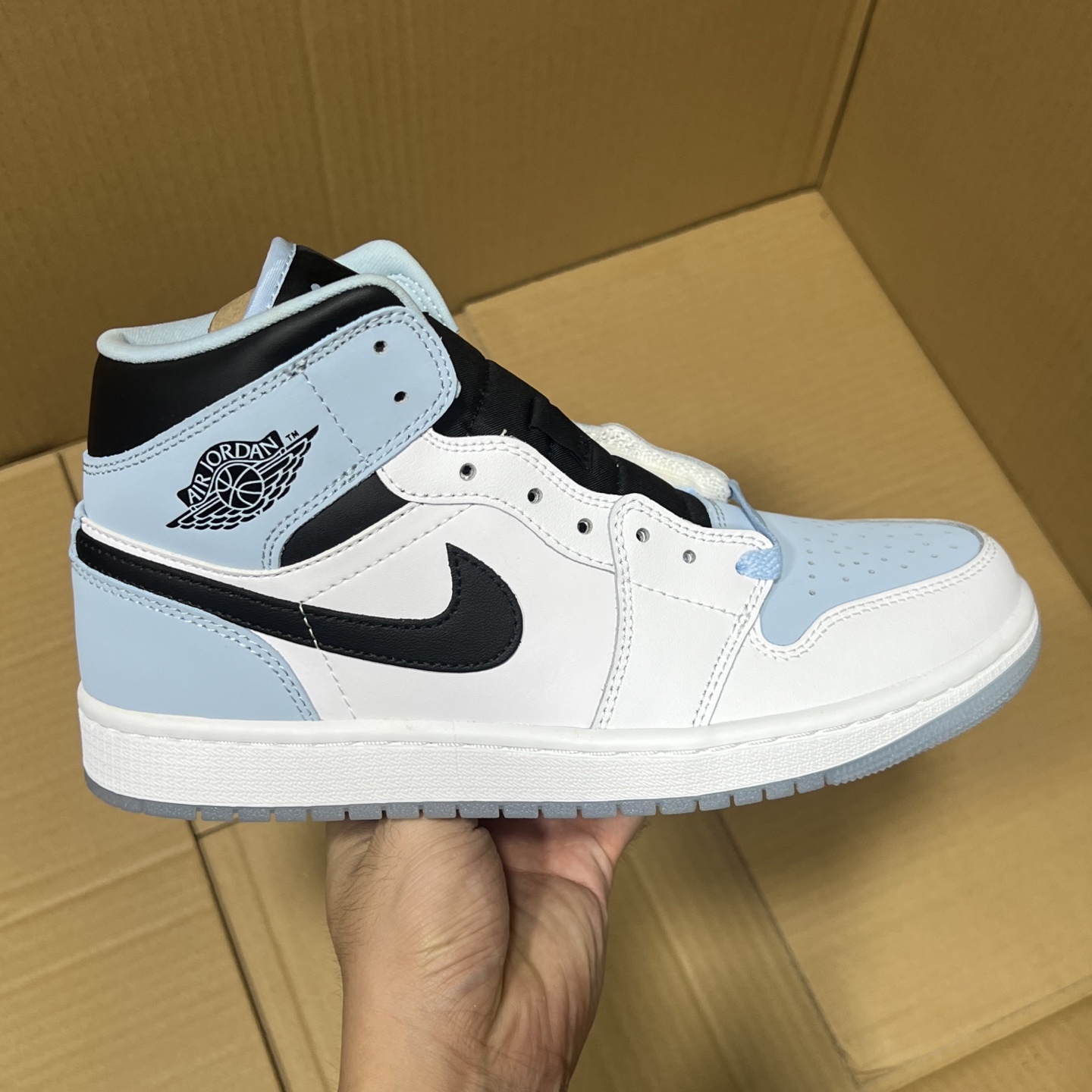 DT过验版 福利特价✈️ 开始开仓接单‼️DT过验版AJ1Mid中帮市售最强中帮 天花板品质！市面唯一正