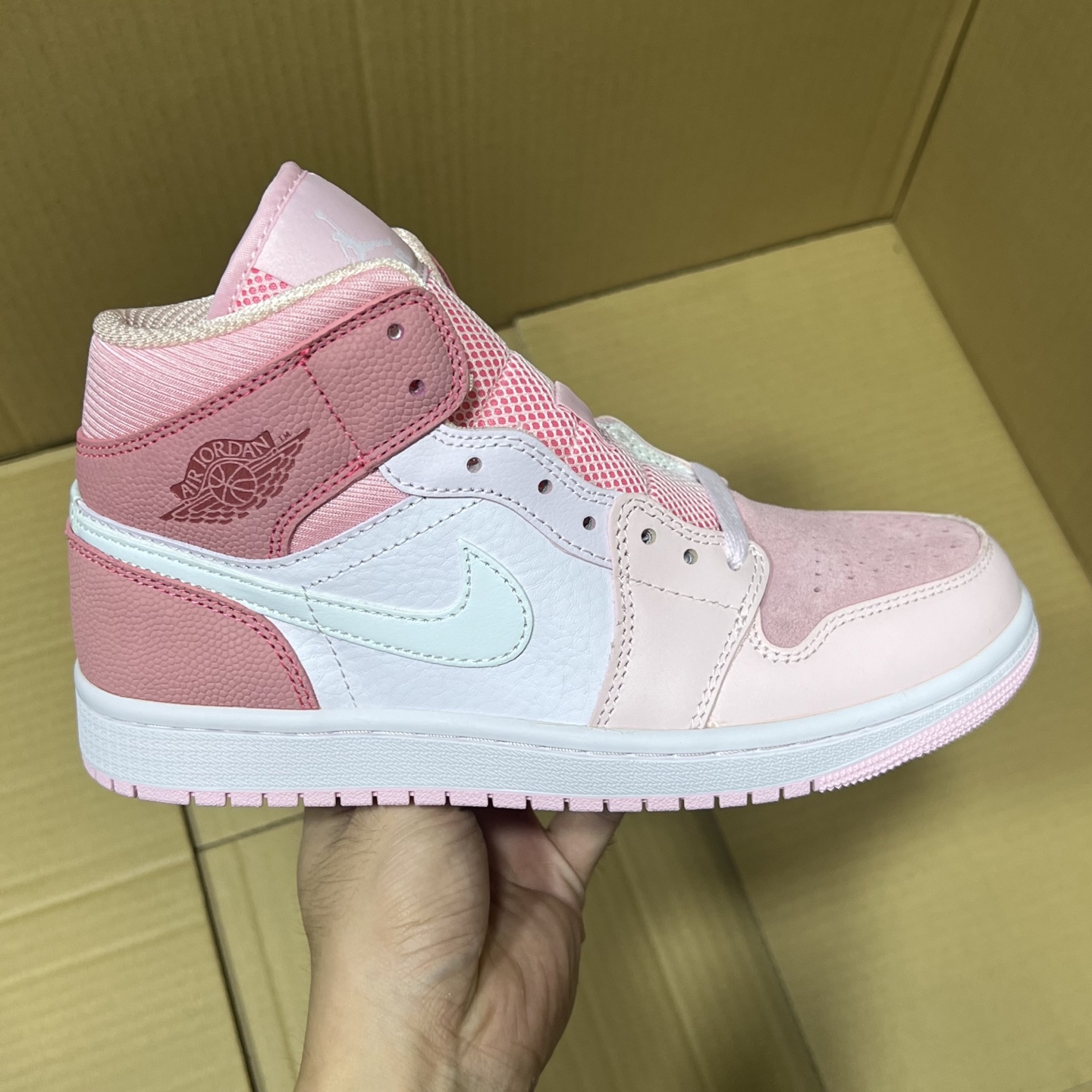 DT过验版 福利特价✈️ 开始开仓接单‼️DT过验版AJ1Mid中帮市售最强中帮 天花板品质！市面唯一正