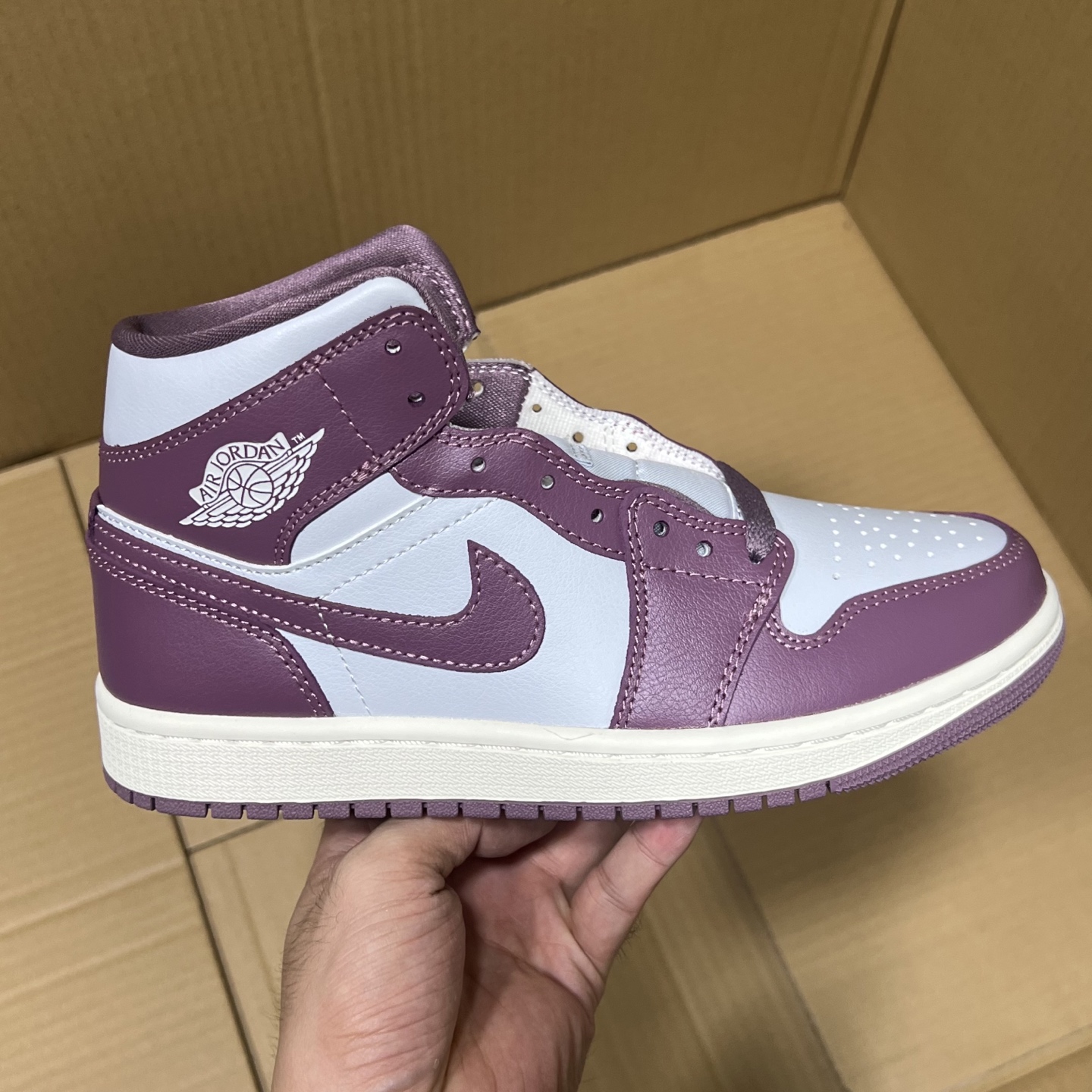 DT过验版 福利特价✈️ 开始开仓接单‼️DT过验版AJ1Mid中帮市售最强中帮 天花板品质！市面唯一正