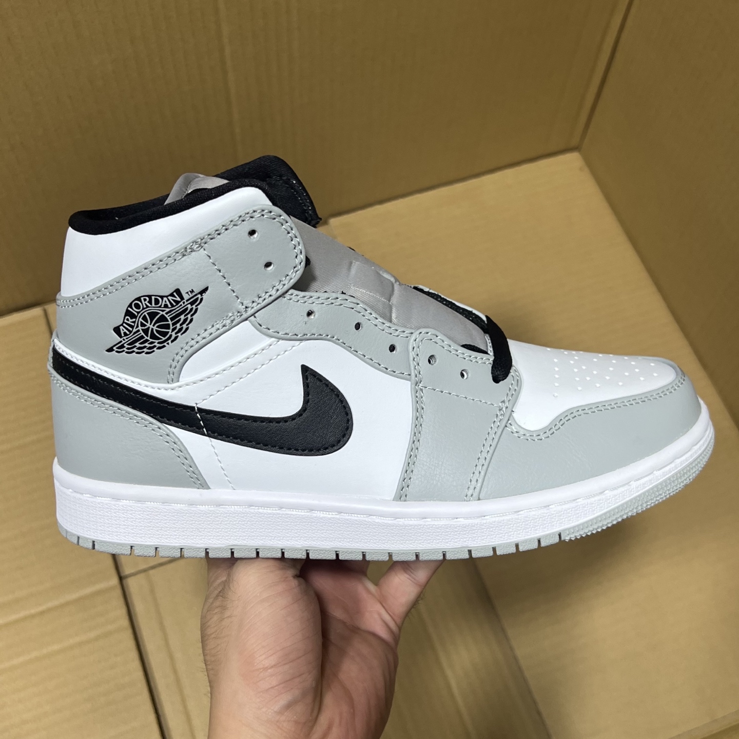 DT过验版 福利特价✈️ 开始开仓接单‼️DT过验版AJ1Mid中帮市售最强中帮 天花板品质！市面唯一正