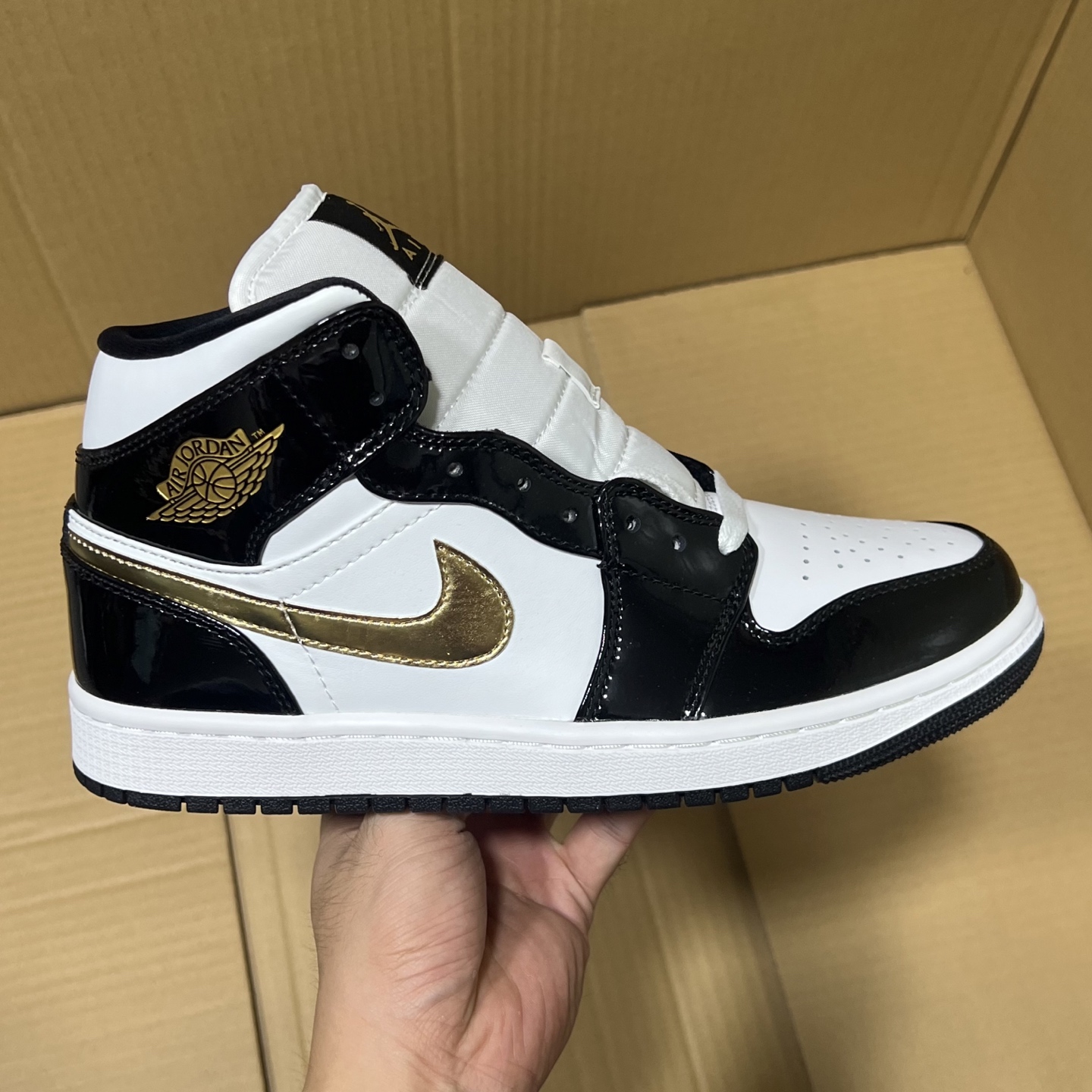 DT过验版 福利特价✈️ 开始开仓接单‼️DT过验版AJ1Mid中帮市售最强中帮 天花板品质！市面唯一正