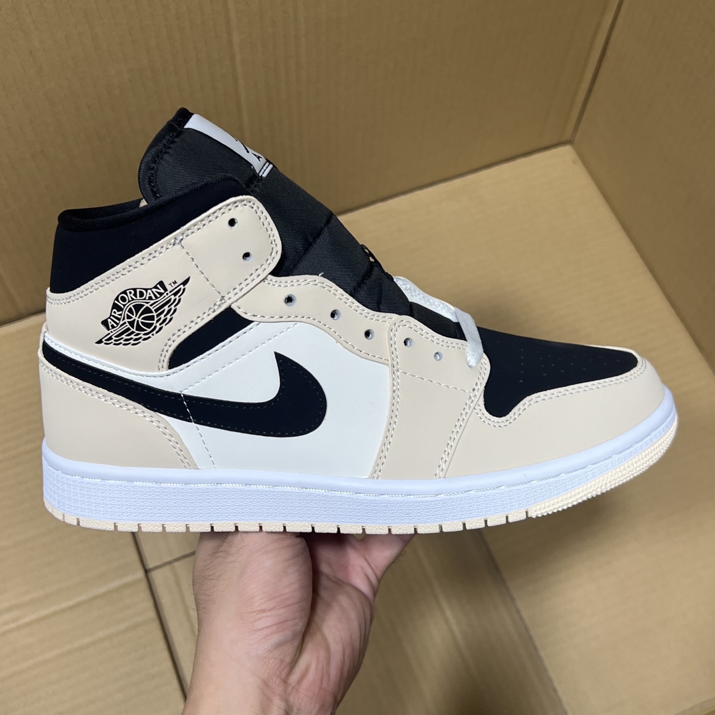 DT过验版 福利特价✈️ 开始开仓接单‼️DT过验版AJ1Mid中帮市售最强中帮 天花板品质！市面唯一正