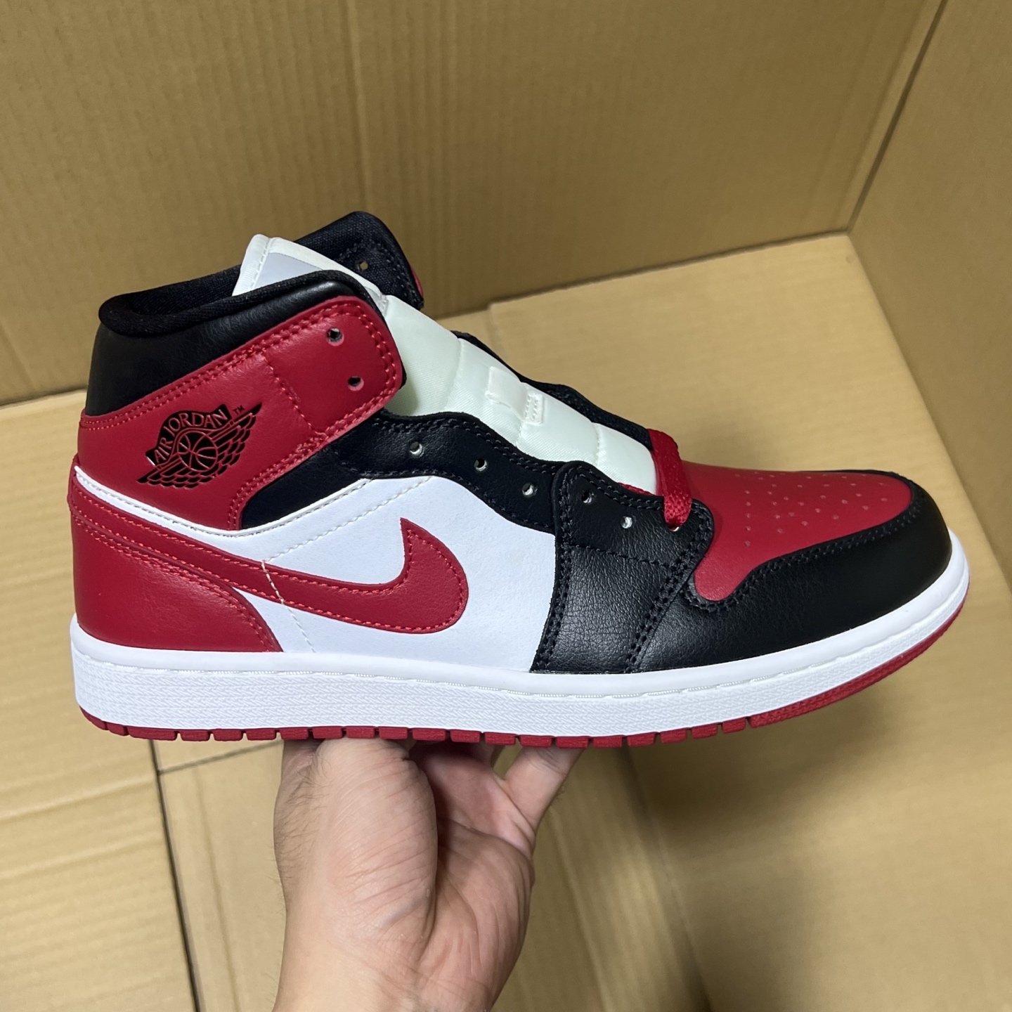 DT过验版 福利特价✈️ 开始开仓接单‼️DT过验版AJ1Mid中帮市售最强中帮 天花板品质！市面唯一正