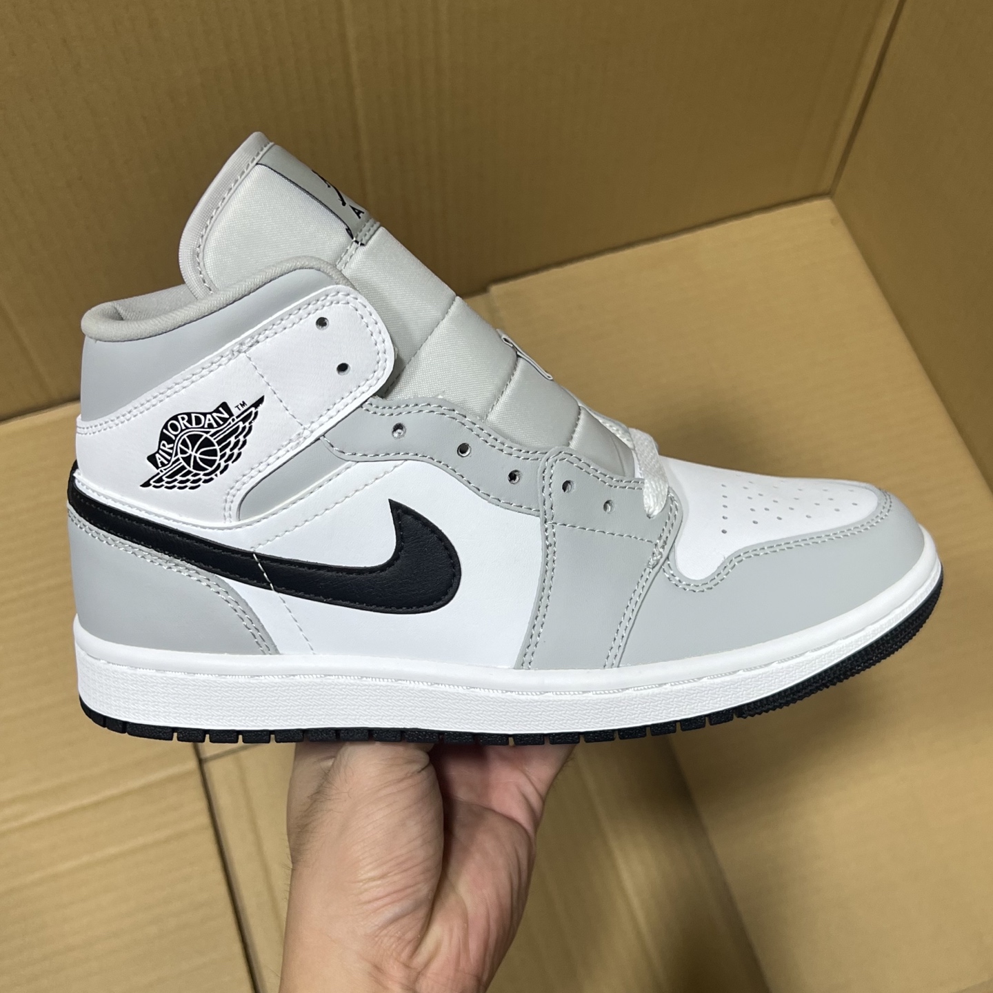 DT过验版 福利特价✈️ 开始开仓接单‼️DT过验版AJ1Mid中帮市售最强中帮 天花板品质！市面唯一正